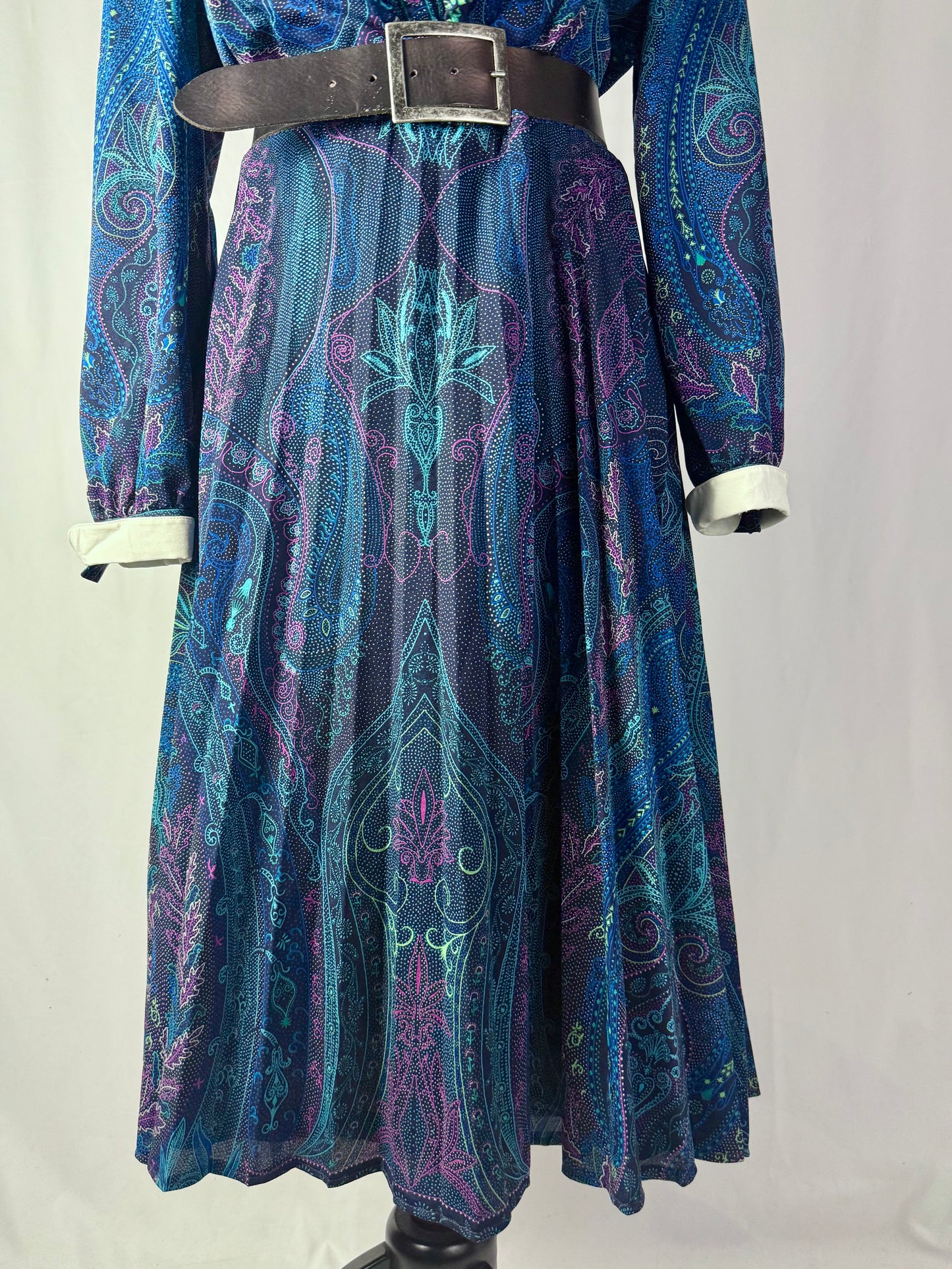 Abito anni ‘70 in paisley blu con colletto bianco - TG. 44/46