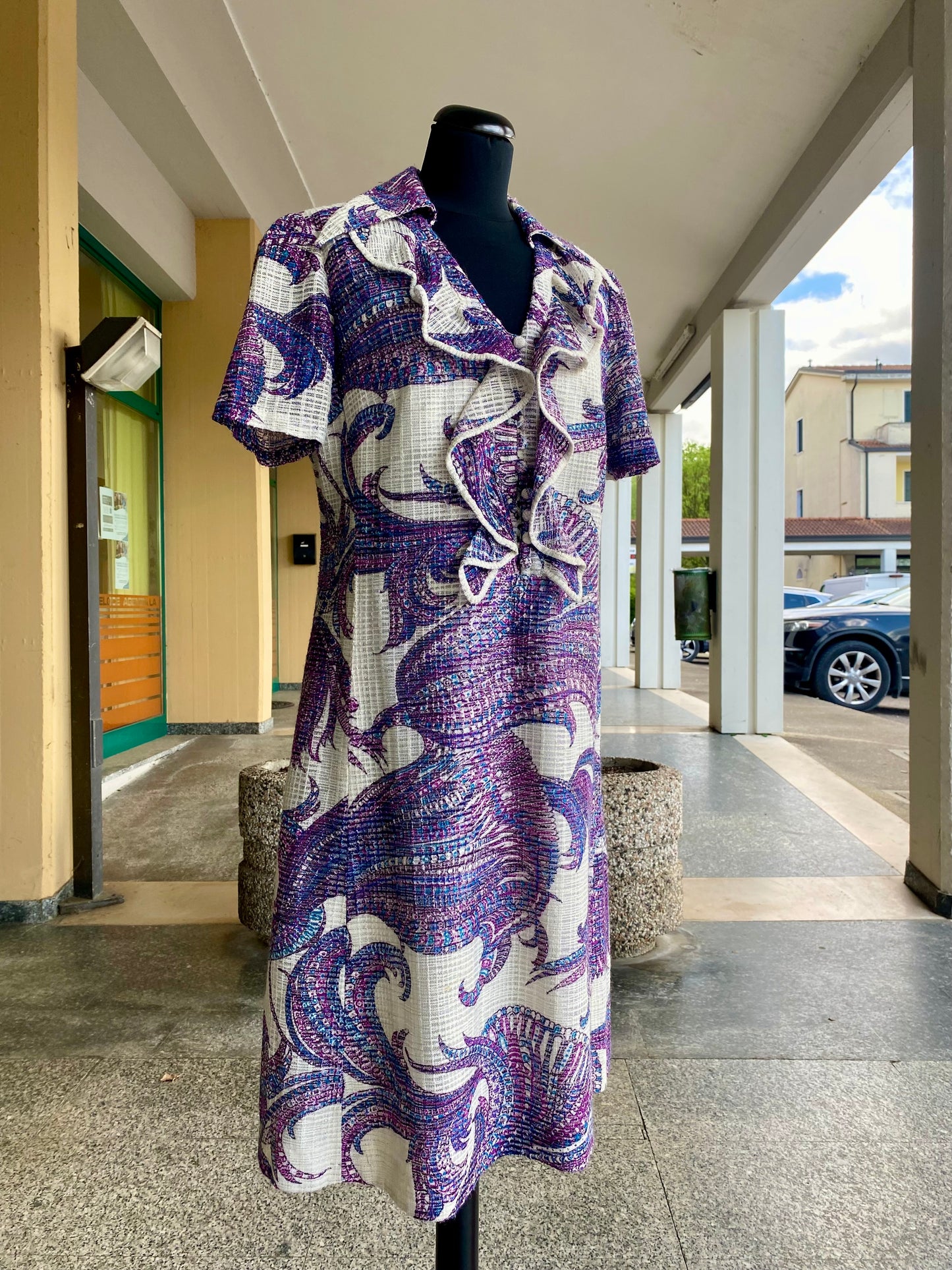 Abito sartoriale primi ’70 con volant  
- TG. 44 circa