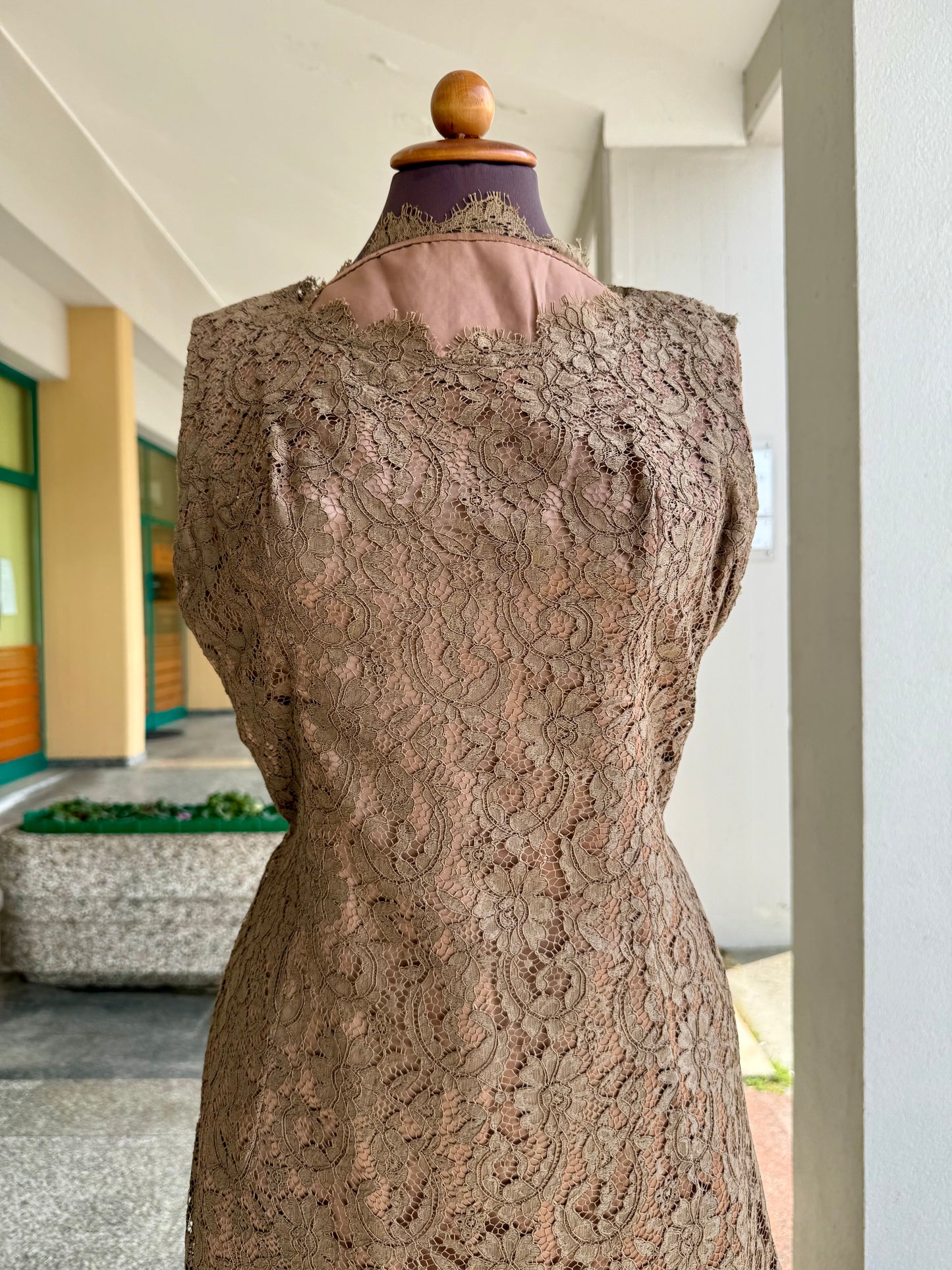 Abito anni ‘60 in pizzo e seta duchesse - TG. 40