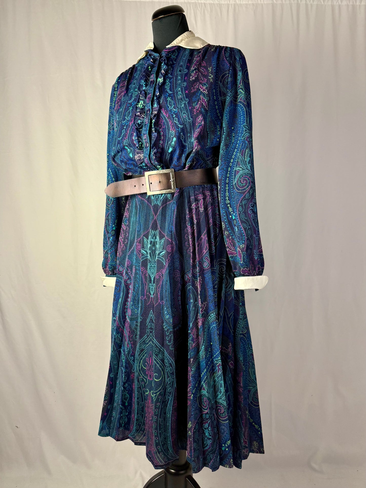Abito anni ‘70 in paisley blu con colletto bianco - TG. 44/46