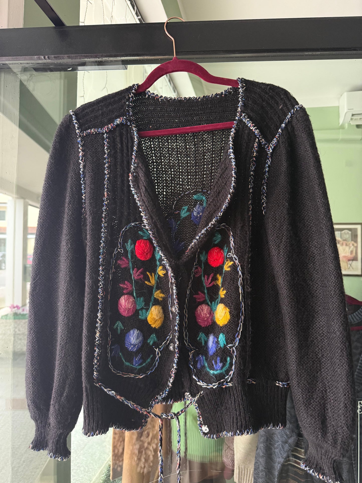 Cardigan tirolese artigianale con ricami floreali - TG. 46/48