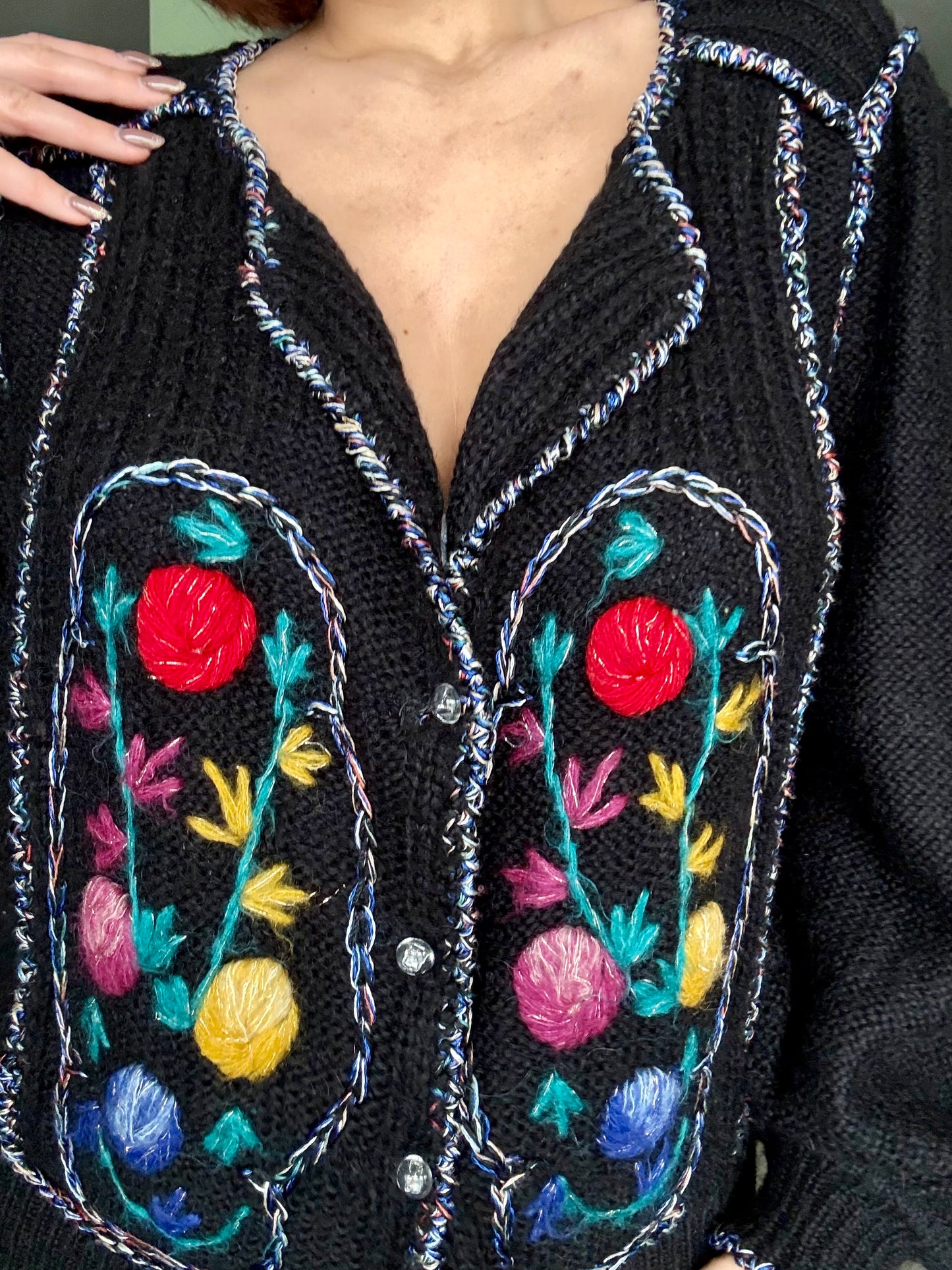 Cardigan tirolese artigianale con ricami floreali - TG. 46/48