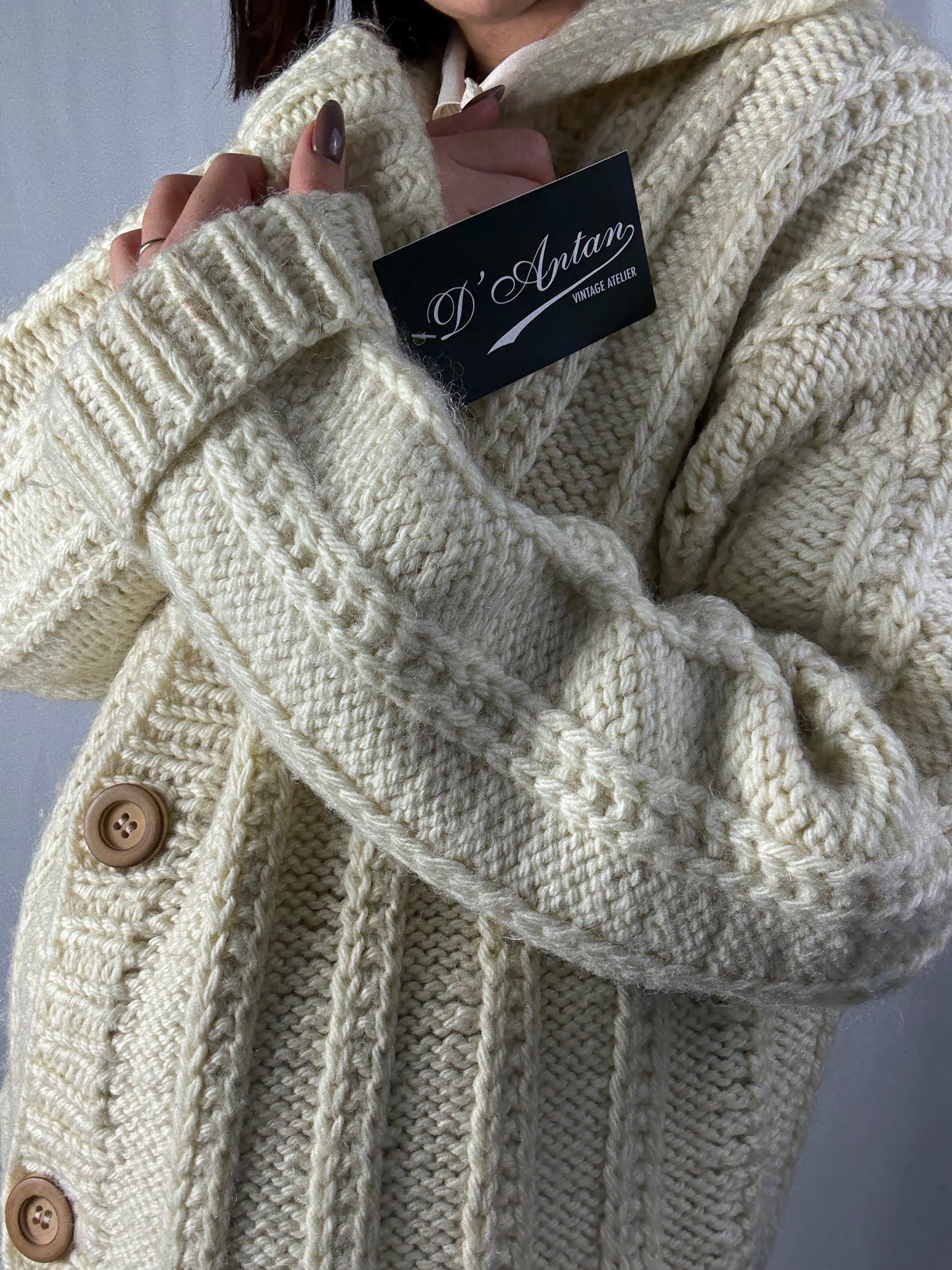 Cardigan Vintage Crema in Lana Grossa – Lavorazione a Treccia e Bottoni in Legno - TG. 44 - 48