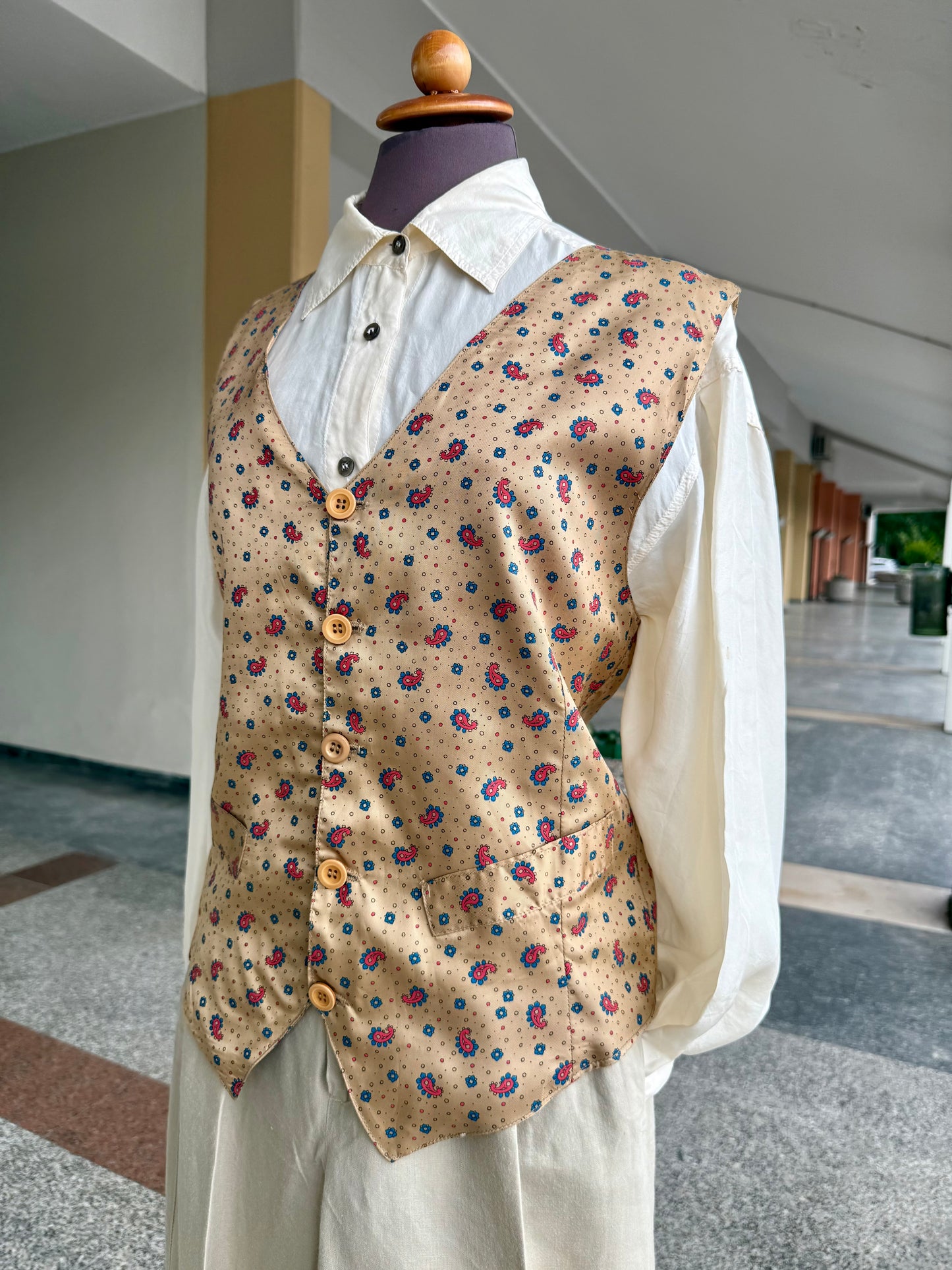 Gilet color sabbia con paisley - TG. 44