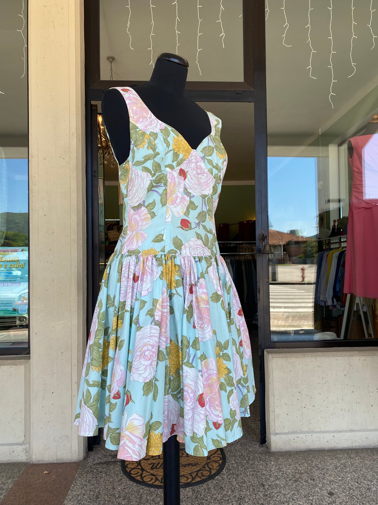 Abito anni ’80 con maxi rose e sottogonna in tulle – stile Dolce & Gabbana - TG. 42 circa