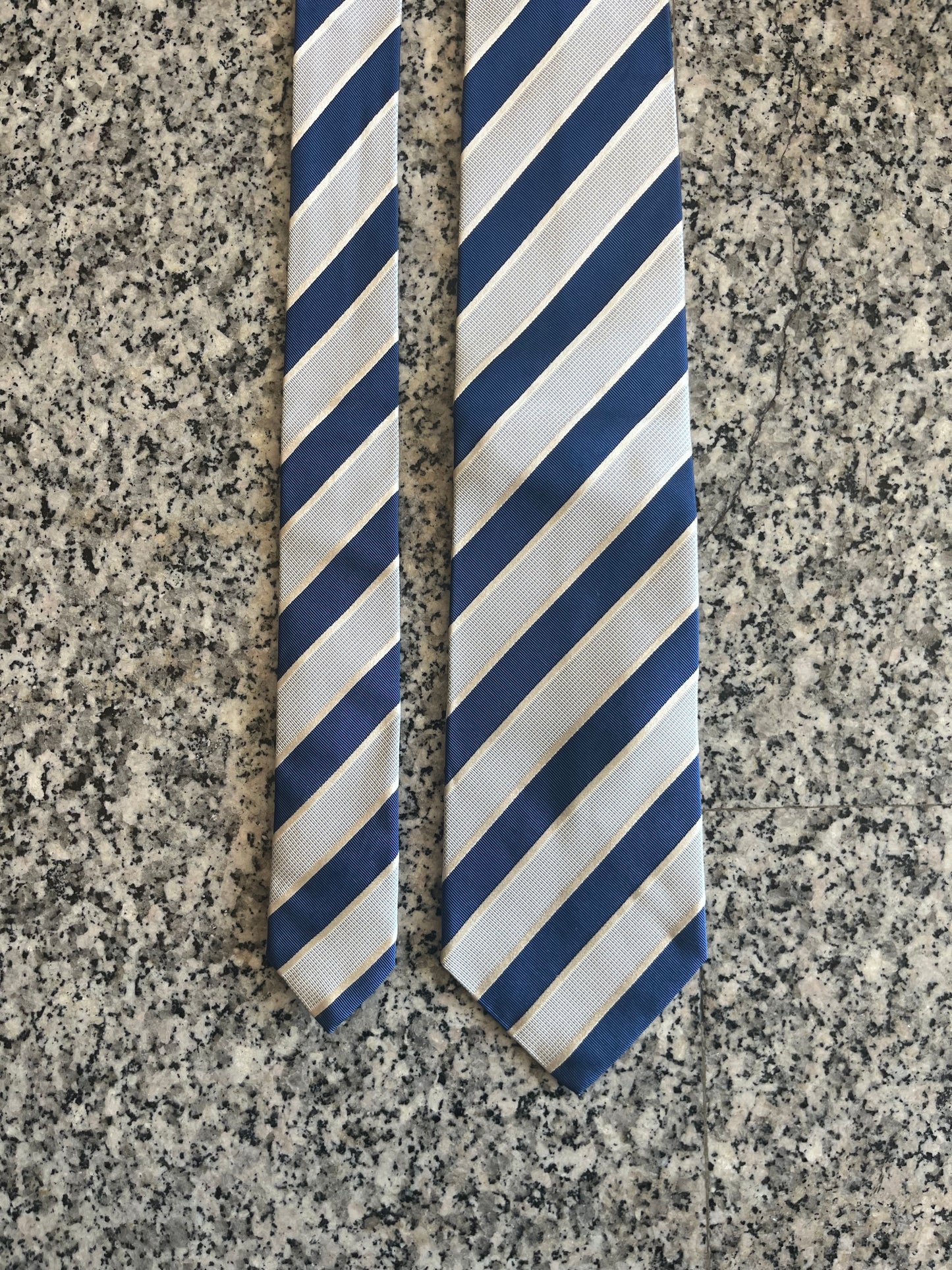 Cravatta anni ‘90 regimental argento e blu