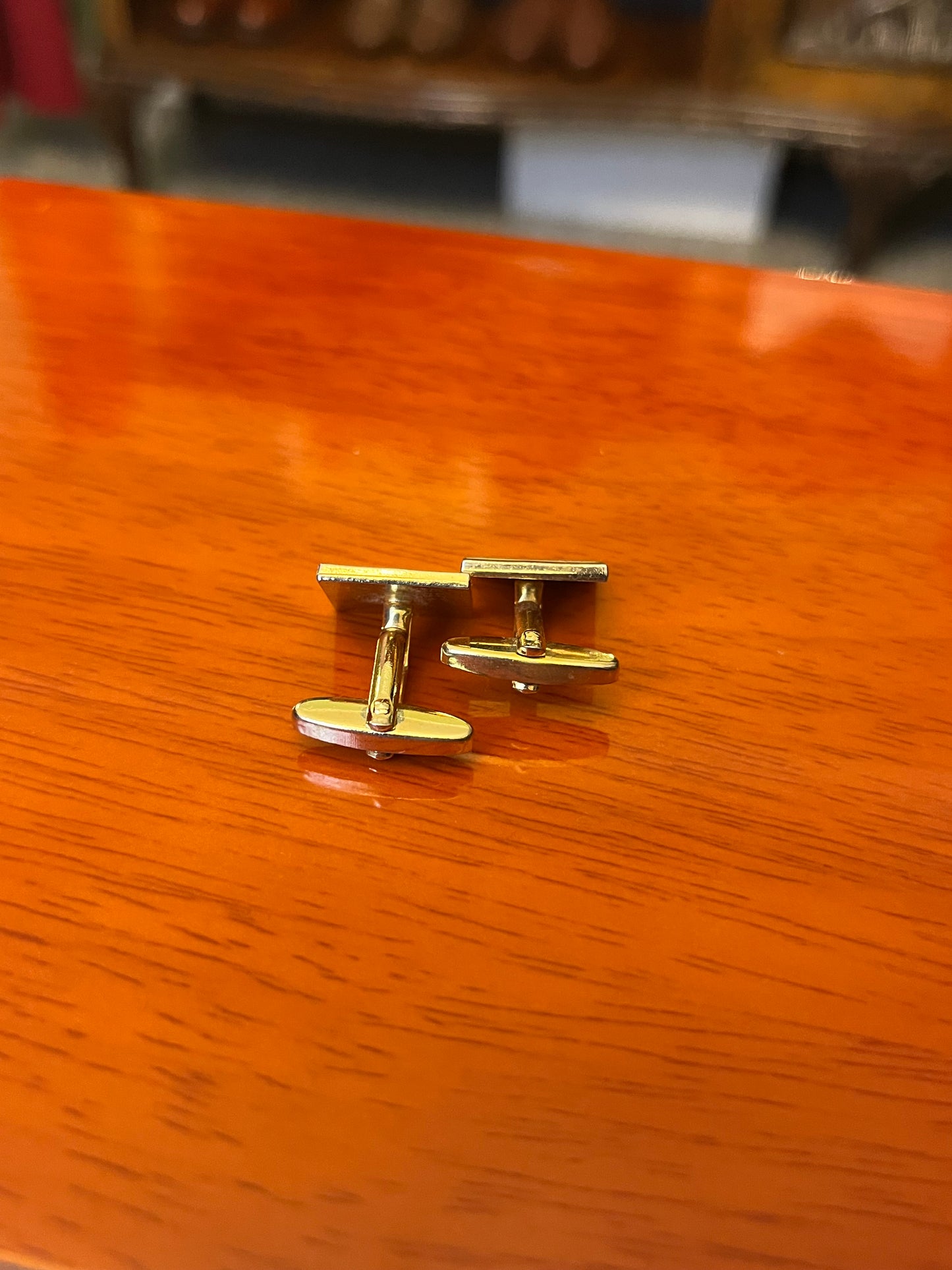 Gemelli dorati quadrati