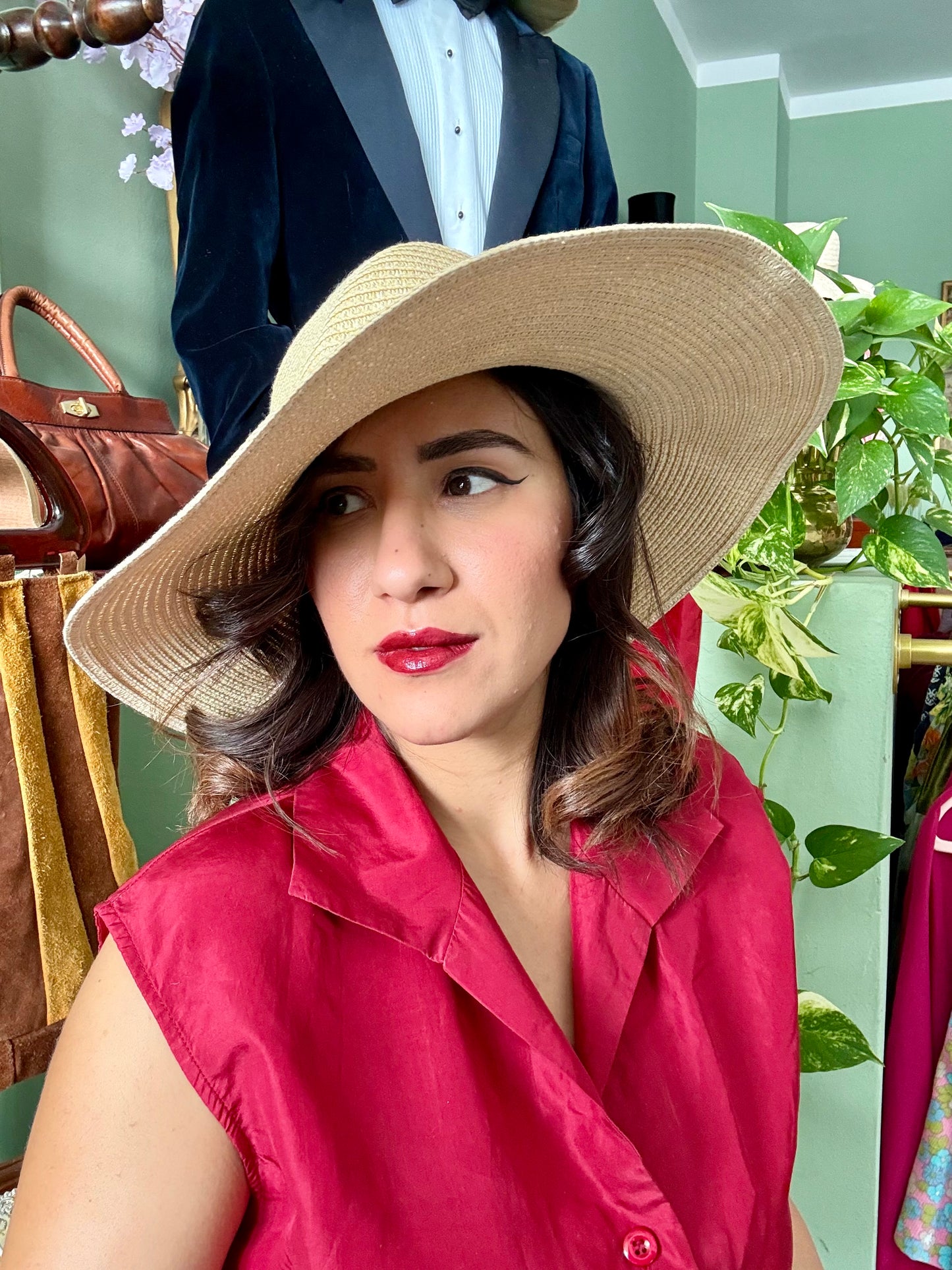 Cappello a tesa larga con fiore