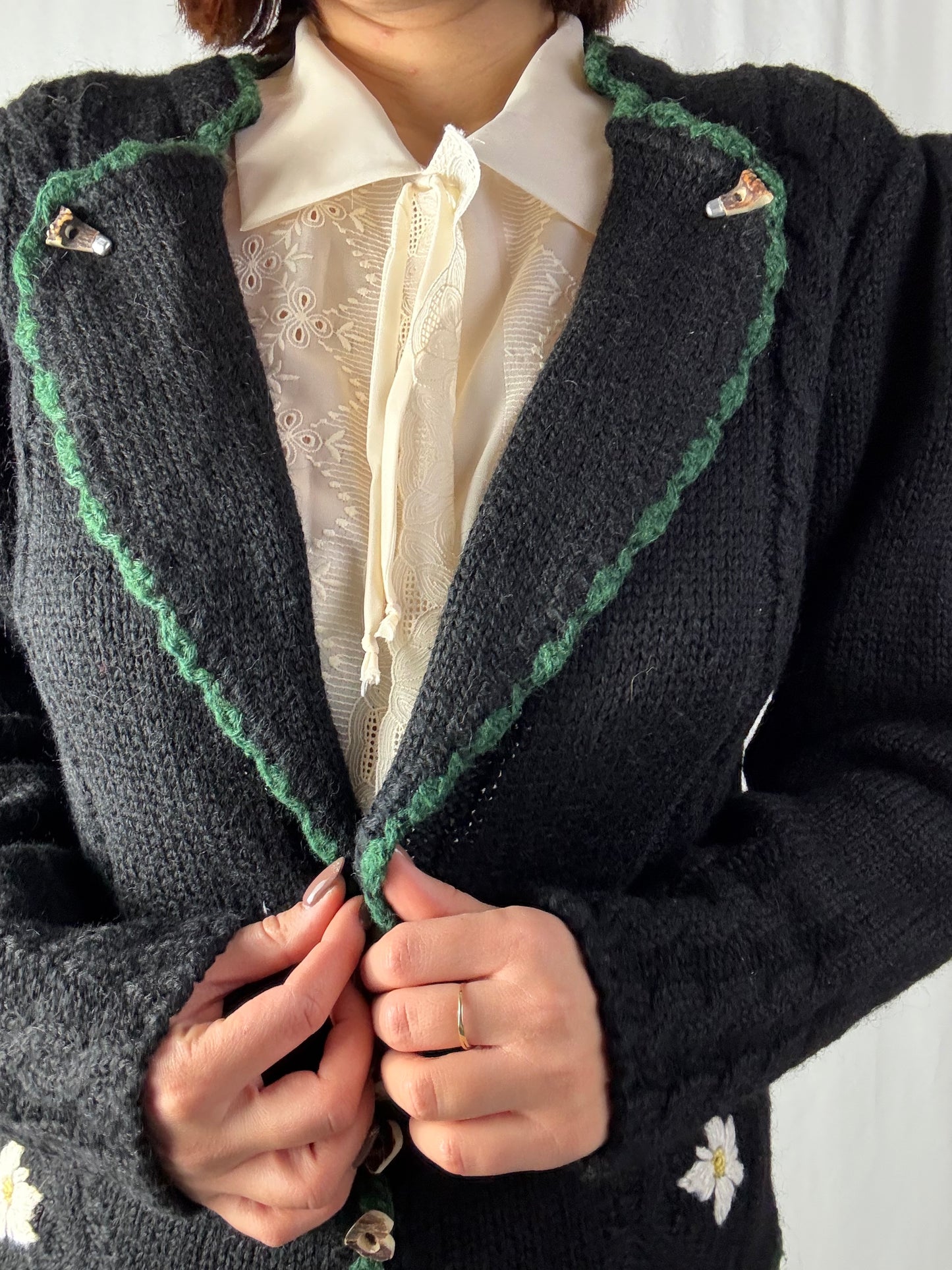 Cardigan Tirolese Vintage in Pura Lana – Ricami Edelweiss e Bottoni in Legno 🪵 - TG. 44/46