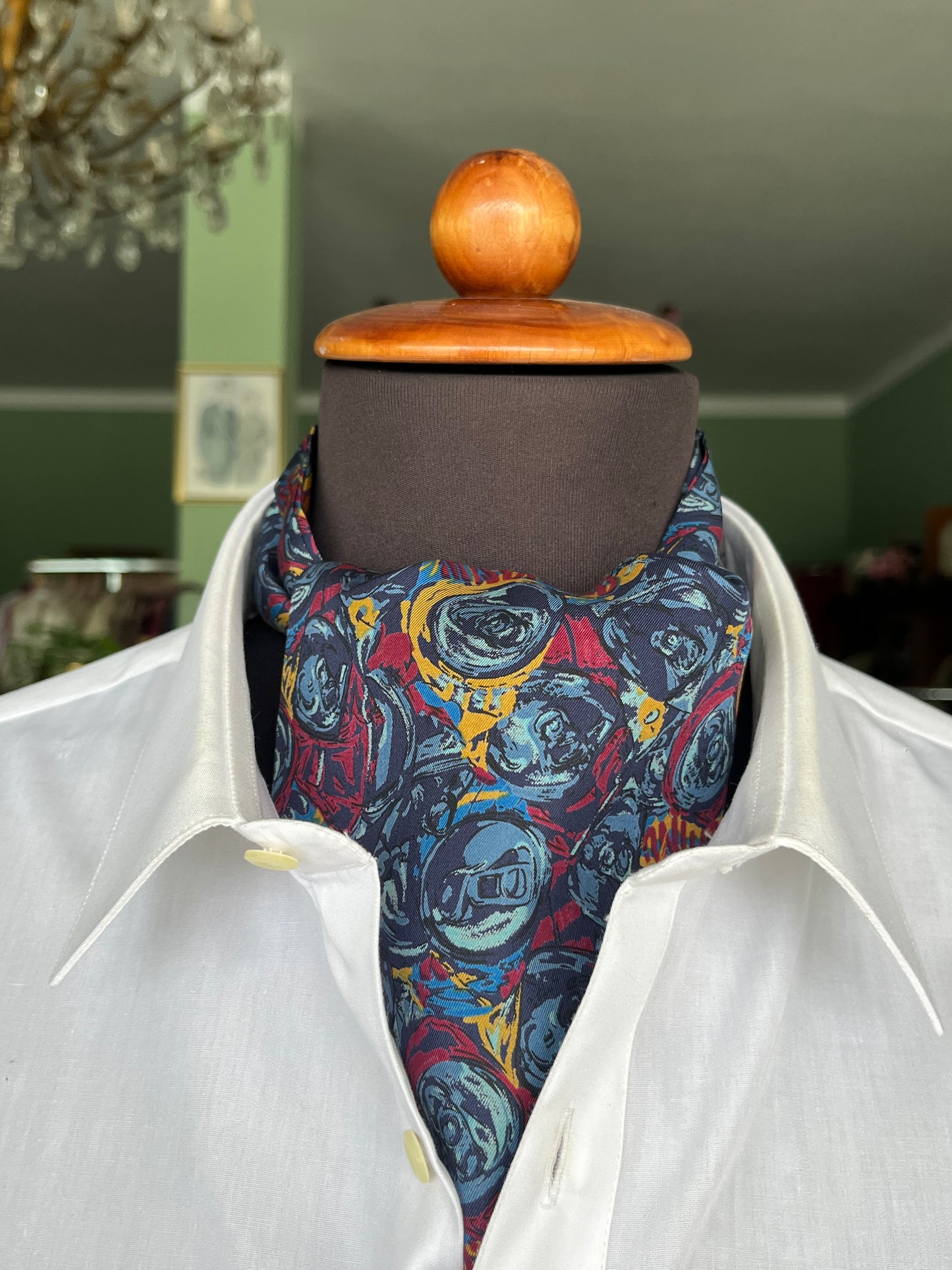 Ascot Moschino seta fantasia astratta