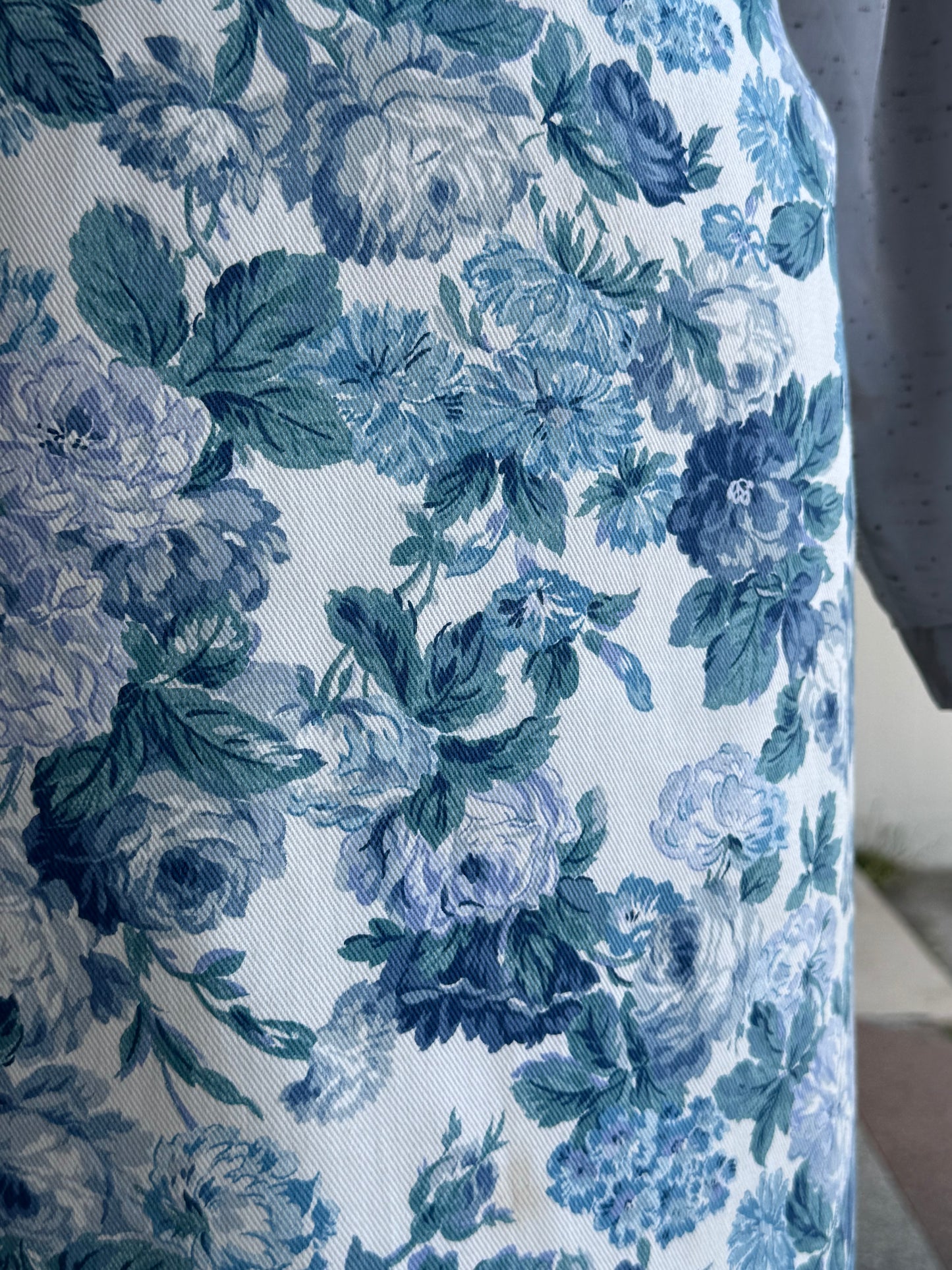 Gonna elegante con fantasia floreale azzurra - TG. 40