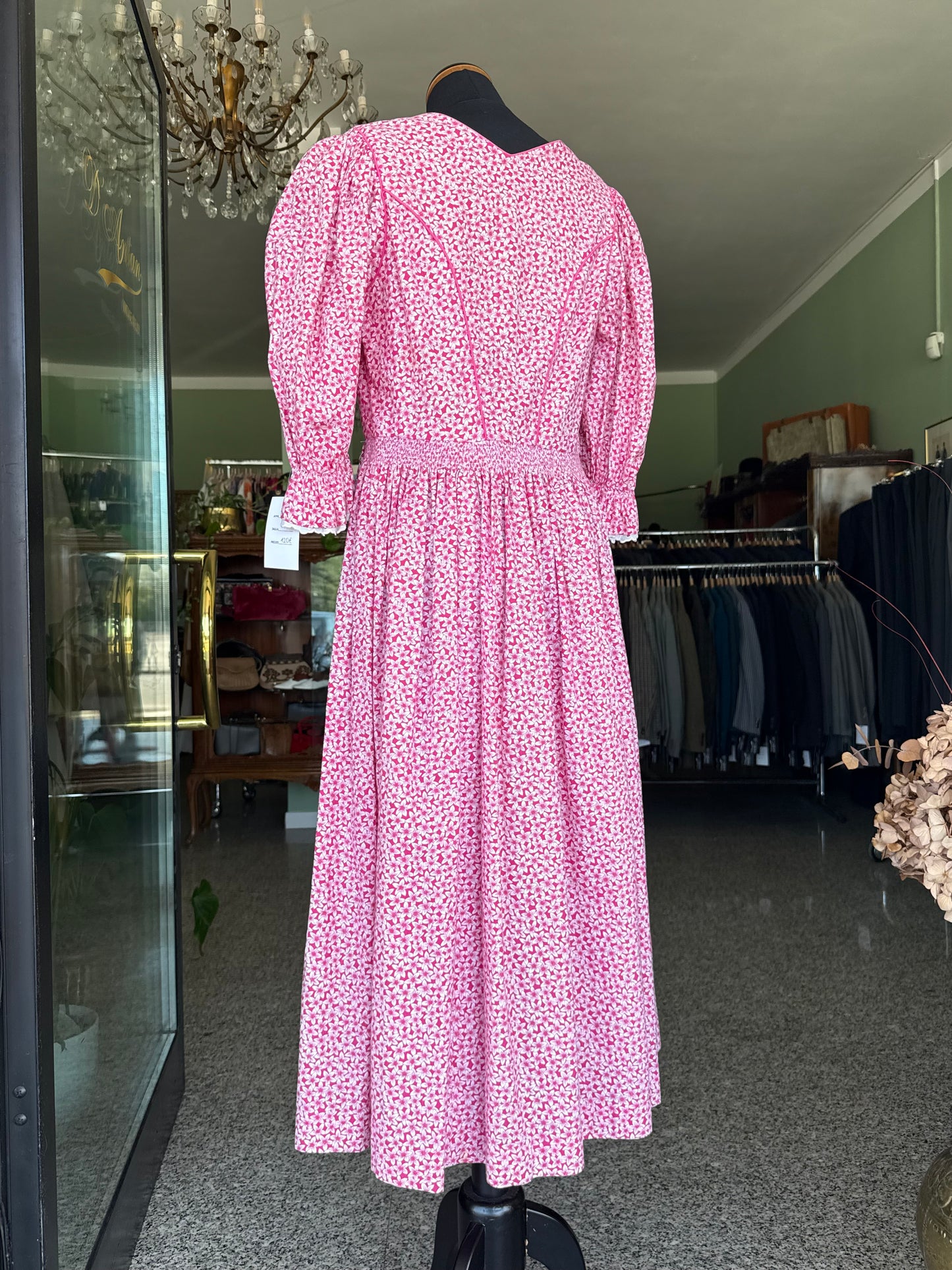 Abito tirolese rosa con micro-fiori
- TG. 44/46