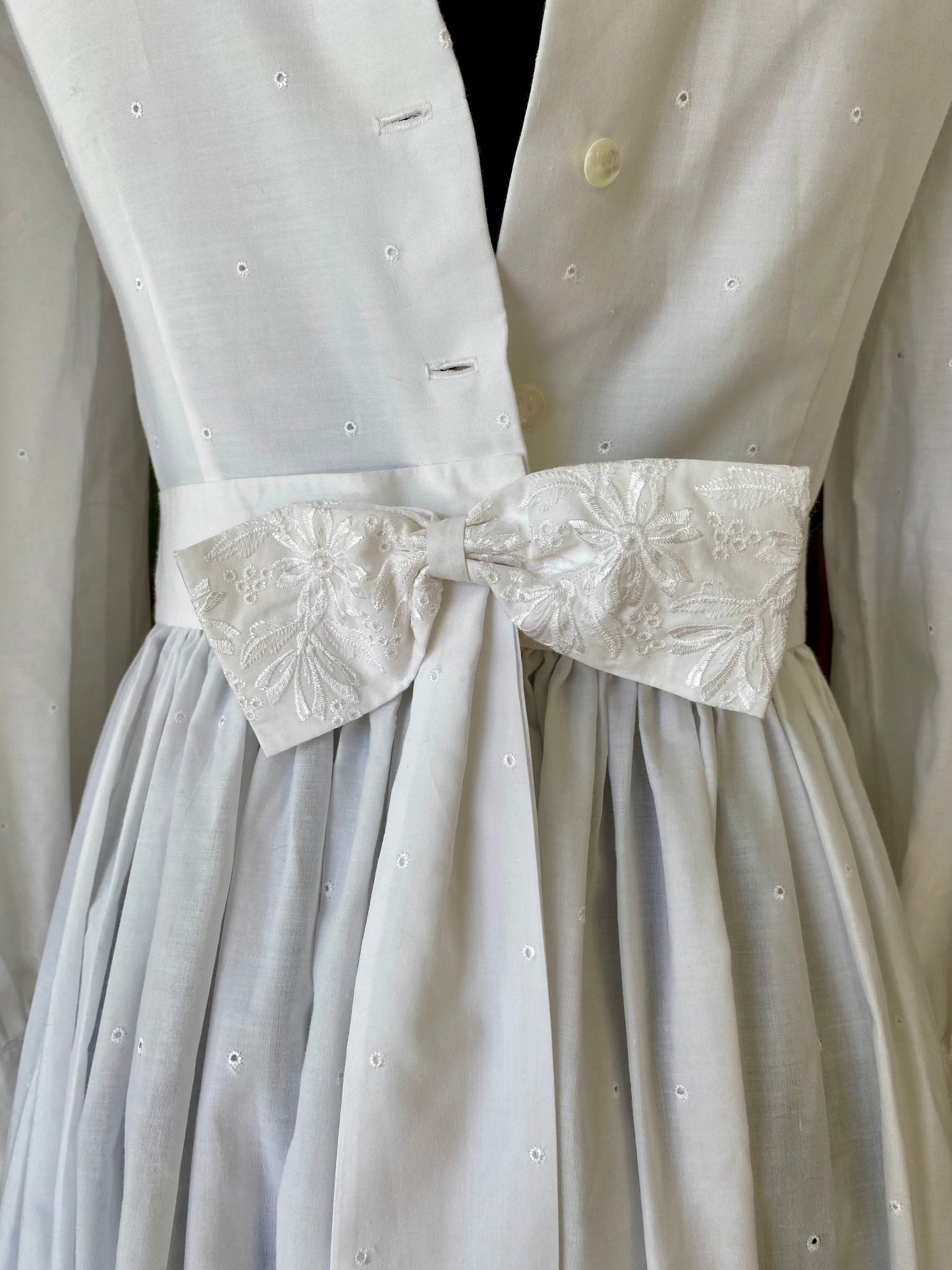 Abito bianco anni '70 in cotone ricamato stile prateria - TG. 38/40