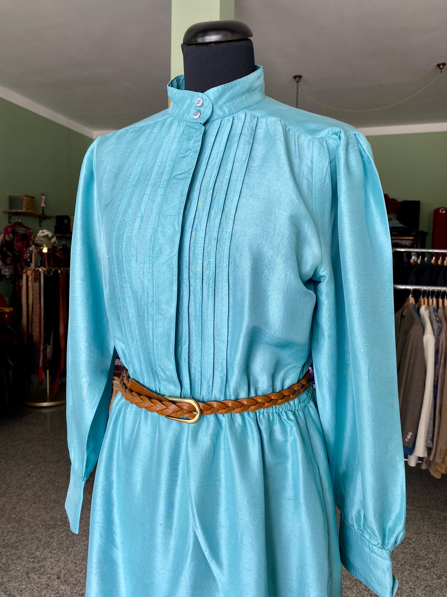 Abito Betty Barclay anni ’70 in pura seta azzurra con collo alla coreana - TG. 40/42