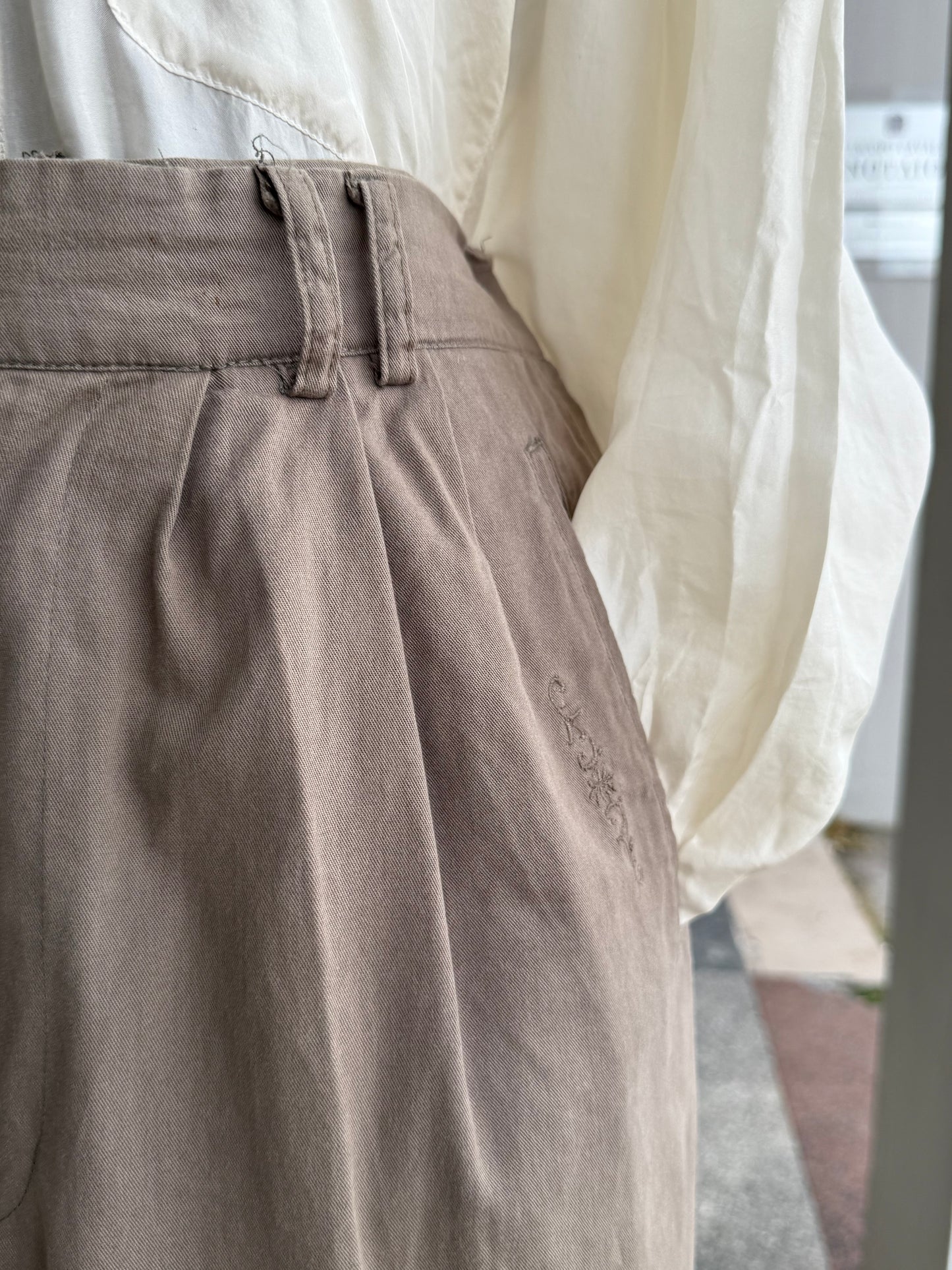 Pantaloni con pieghe cachi - TG. 44/46