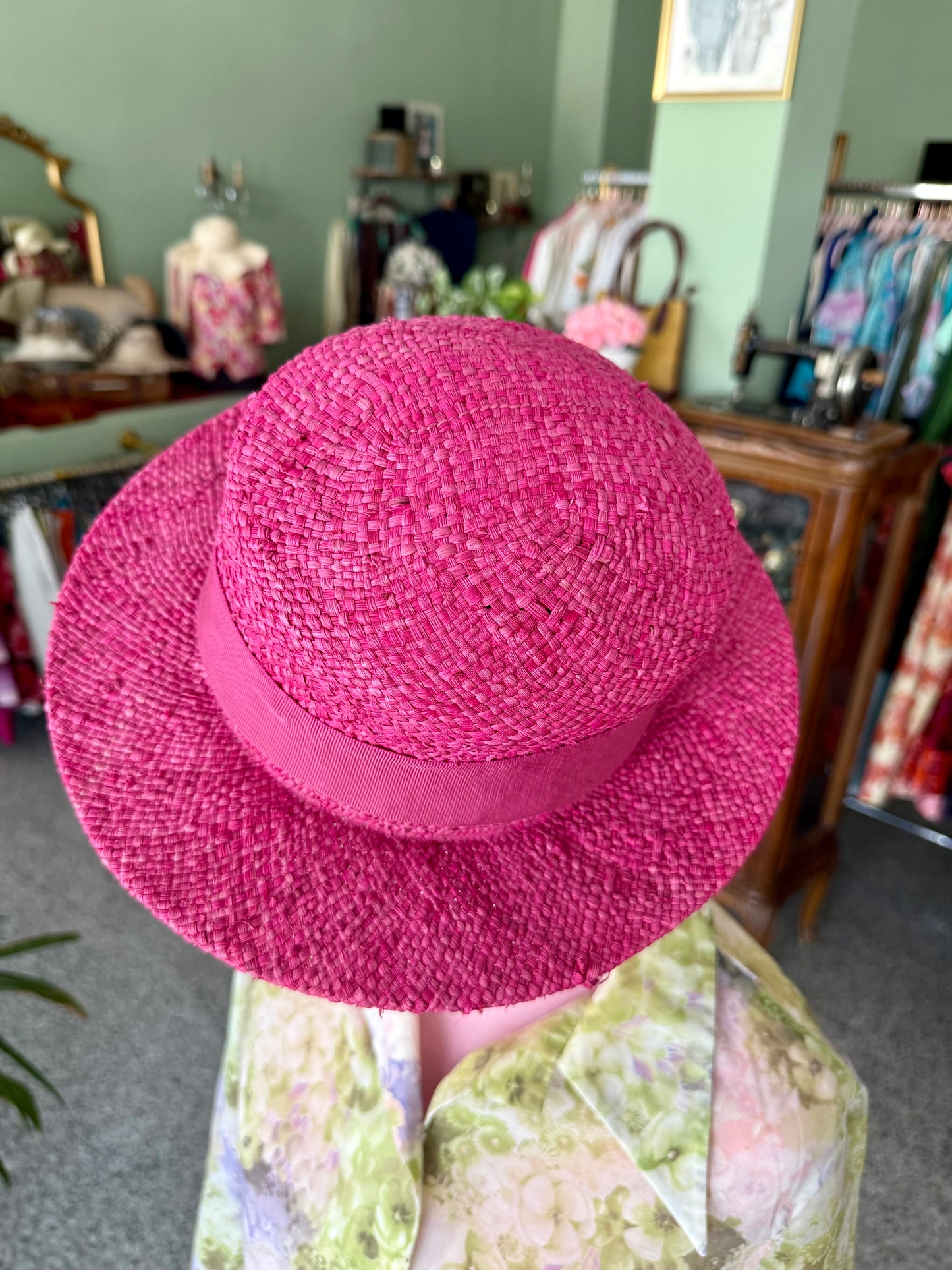 Cappello in paglia fucsia