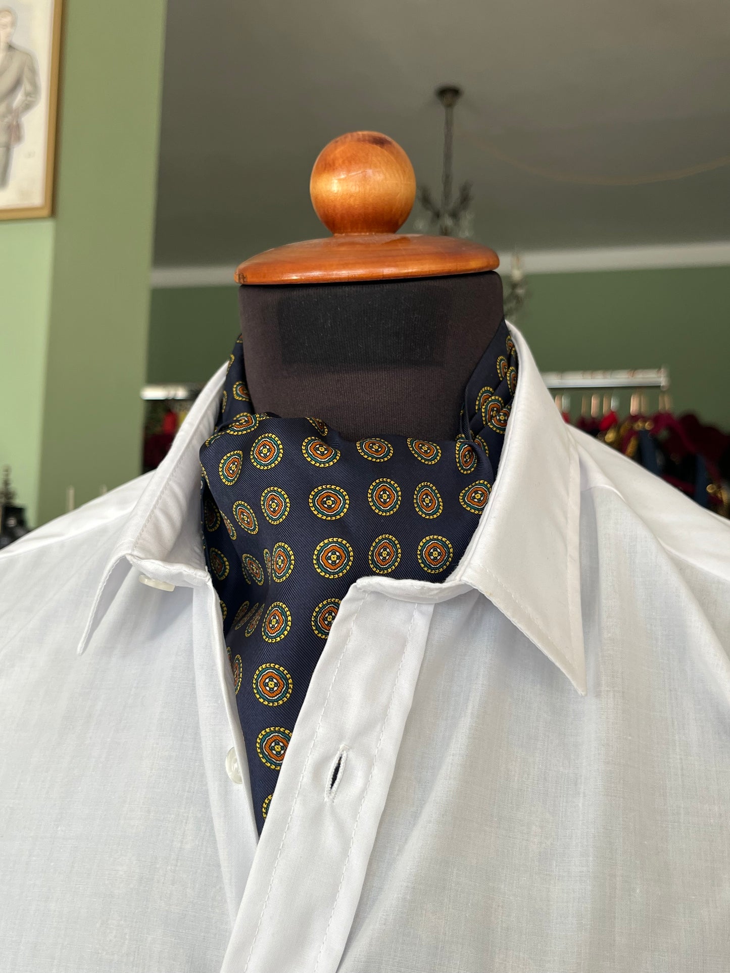 Ascot seta fantasia medaglioni