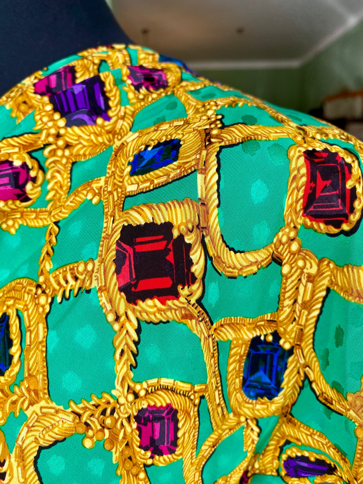 Abito sartoriale anni ’60 in pura seta – Gioiello grafico su fondo smeraldo - TG. 44/46