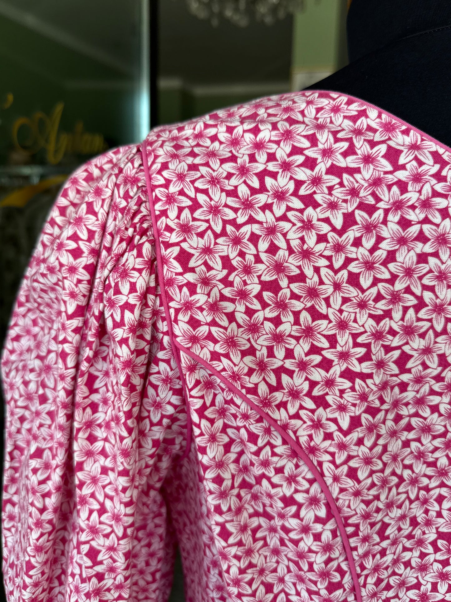 Abito tirolese rosa con micro-fiori
- TG. 44/46