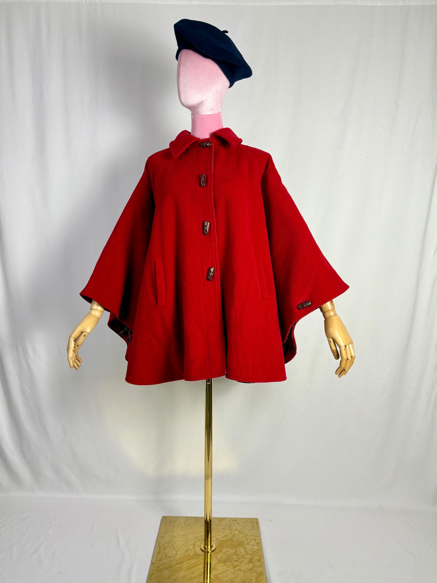 Mantella in lana rossa - TG. 38 - 46