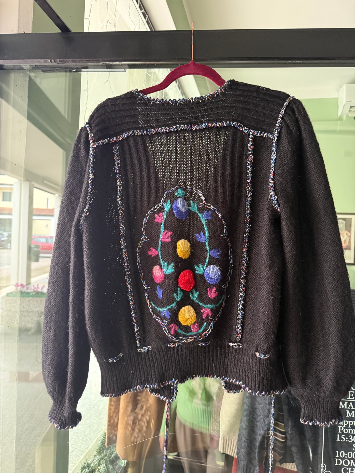 Cardigan tirolese artigianale con ricami floreali - TG. 46/48