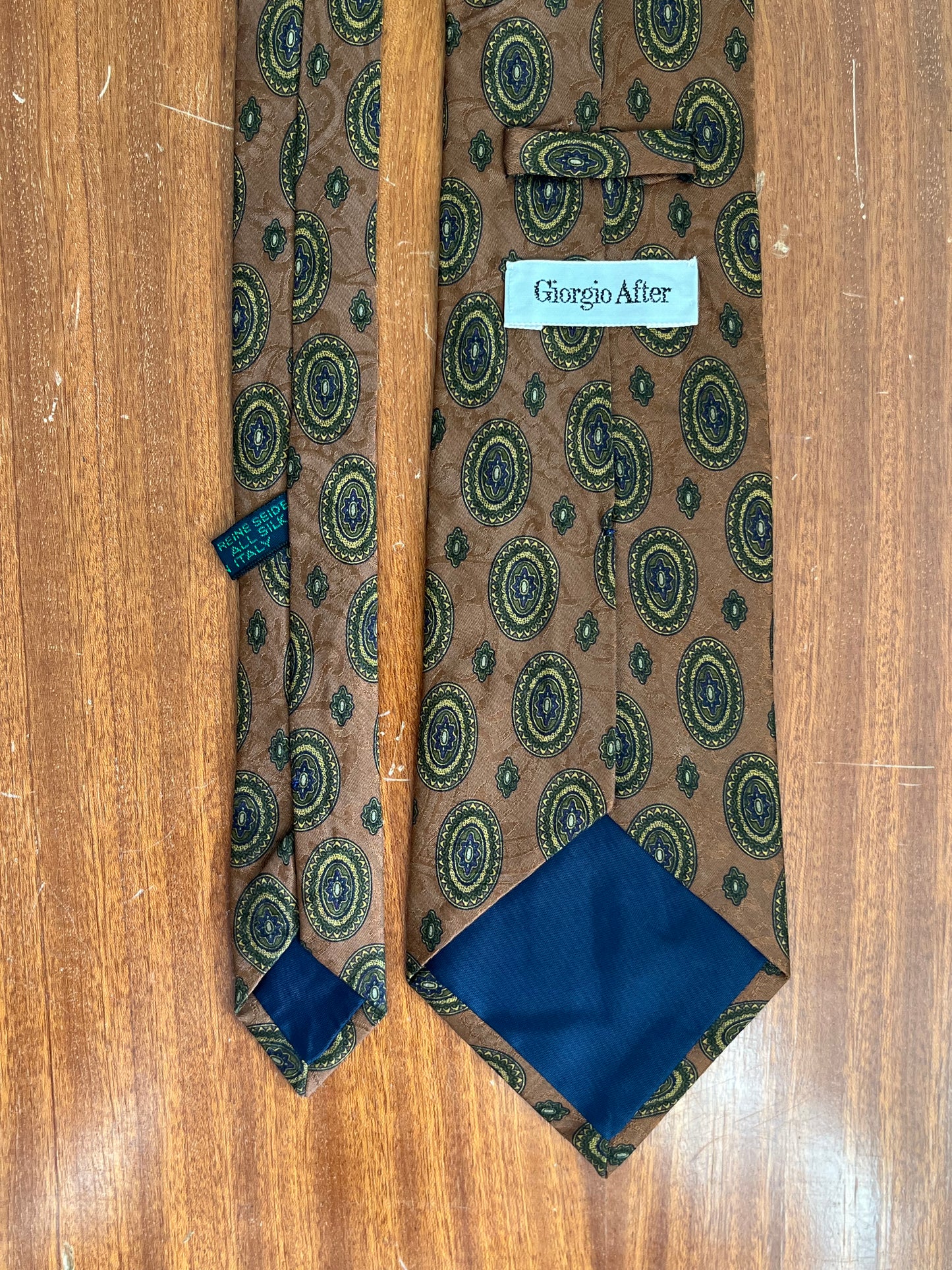 Cravatta anni ‘80 medaglioni