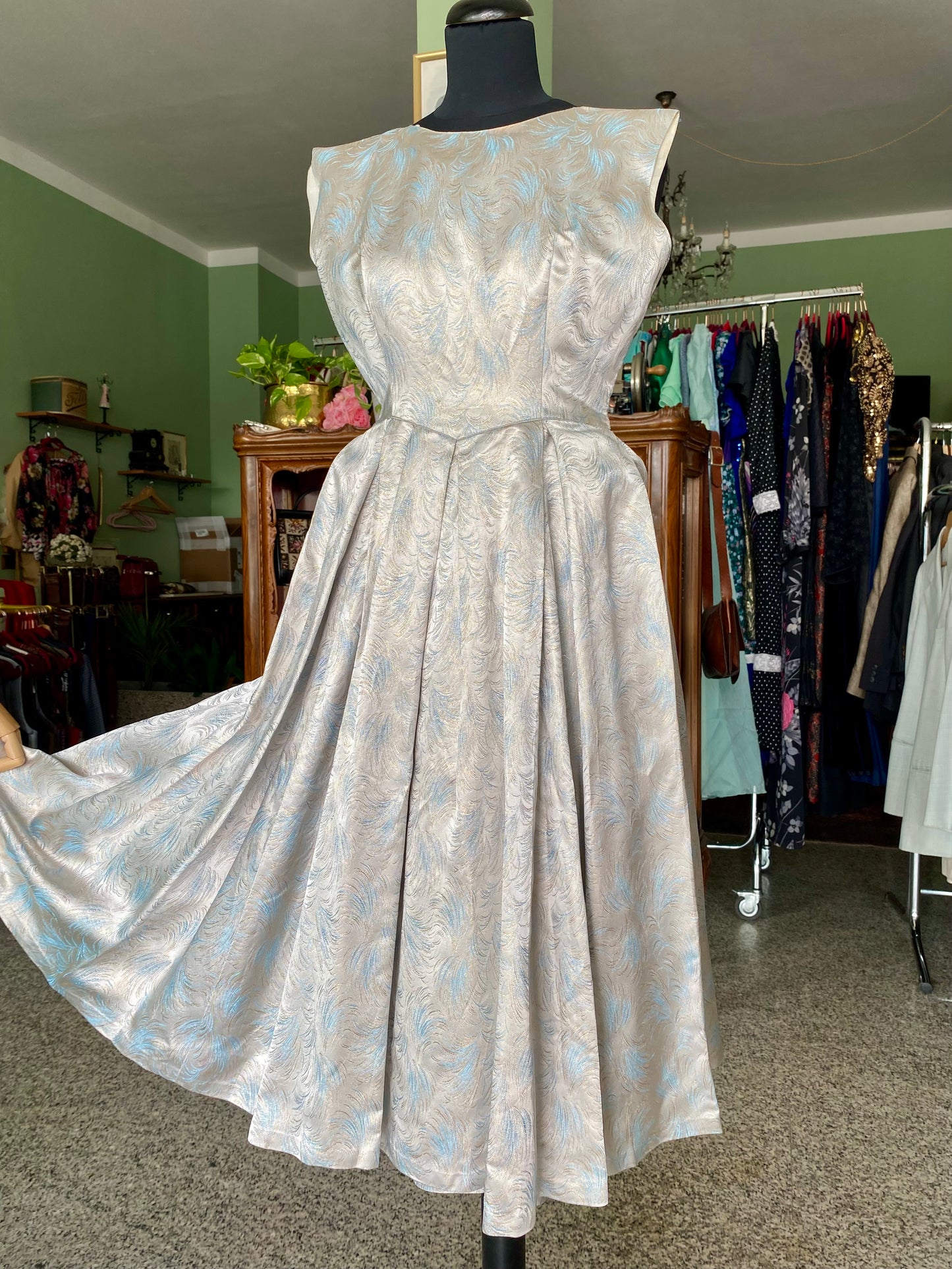 Abito originale anni ’50 in broccato lamé a motivo piumato - TG. 38