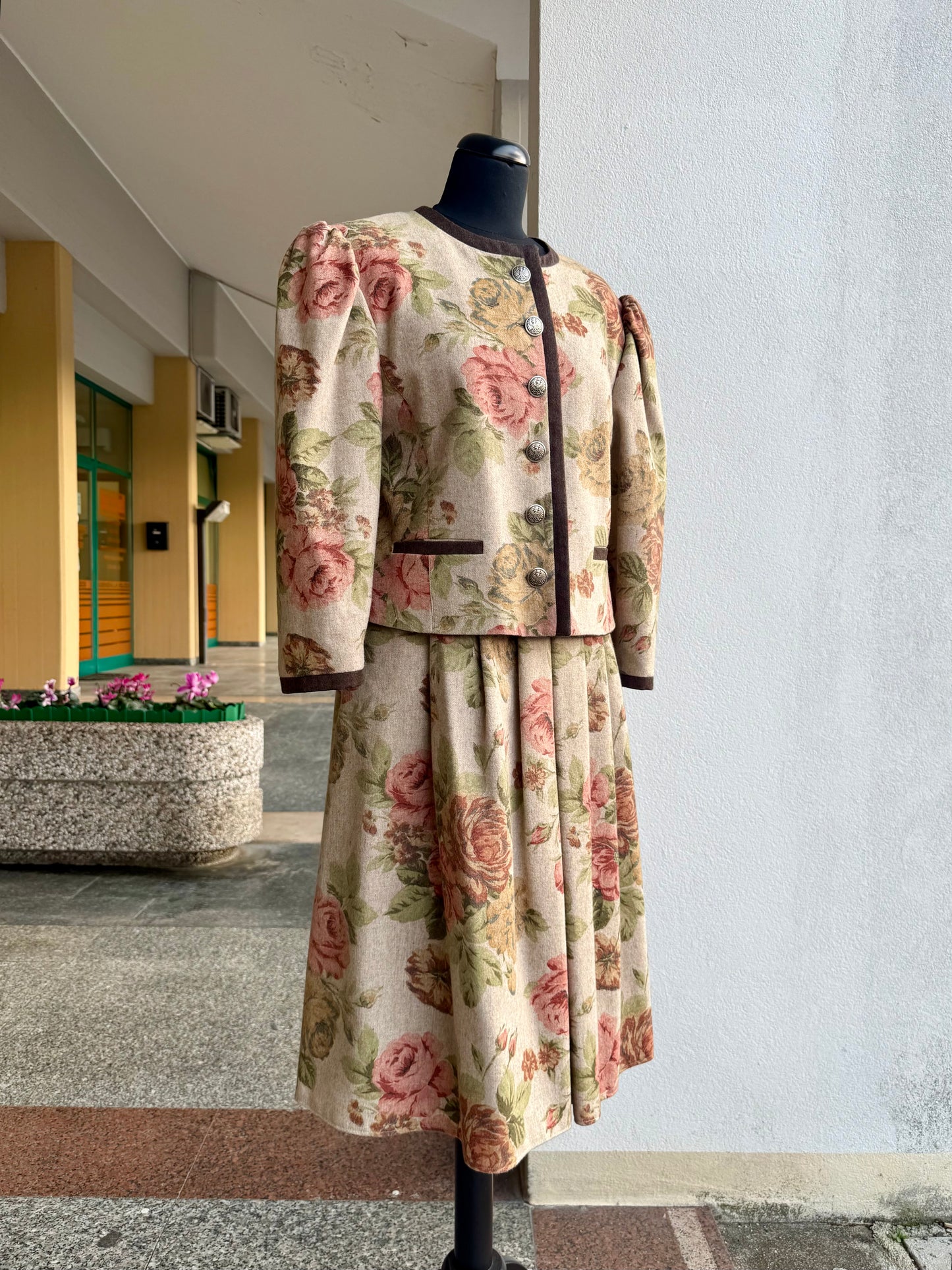 Tailleur tirolese con stampa floreale - TG. 46