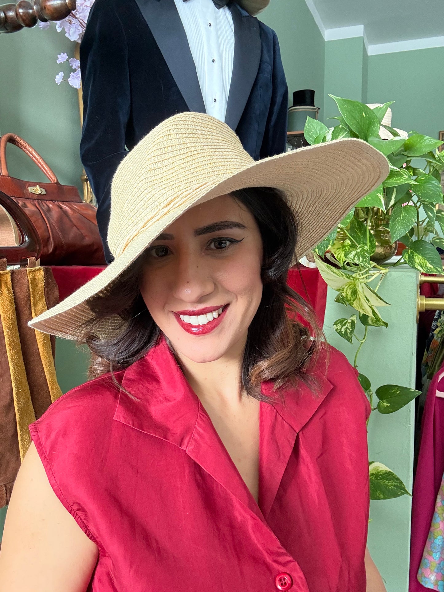 Cappello a tesa larga con fiore