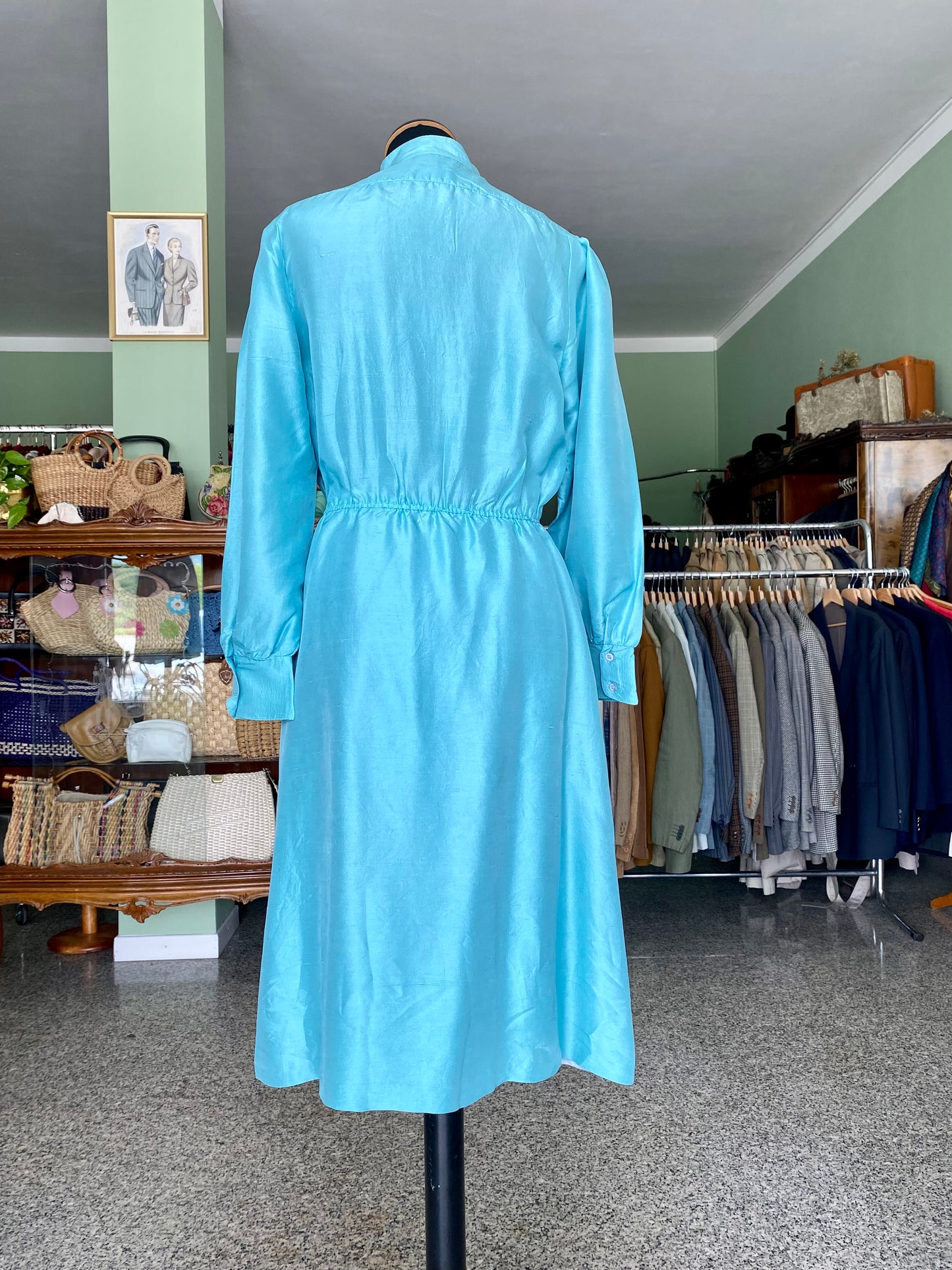 Abito Betty Barclay anni ’70 in pura seta azzurra con collo alla coreana - TG. 40/42