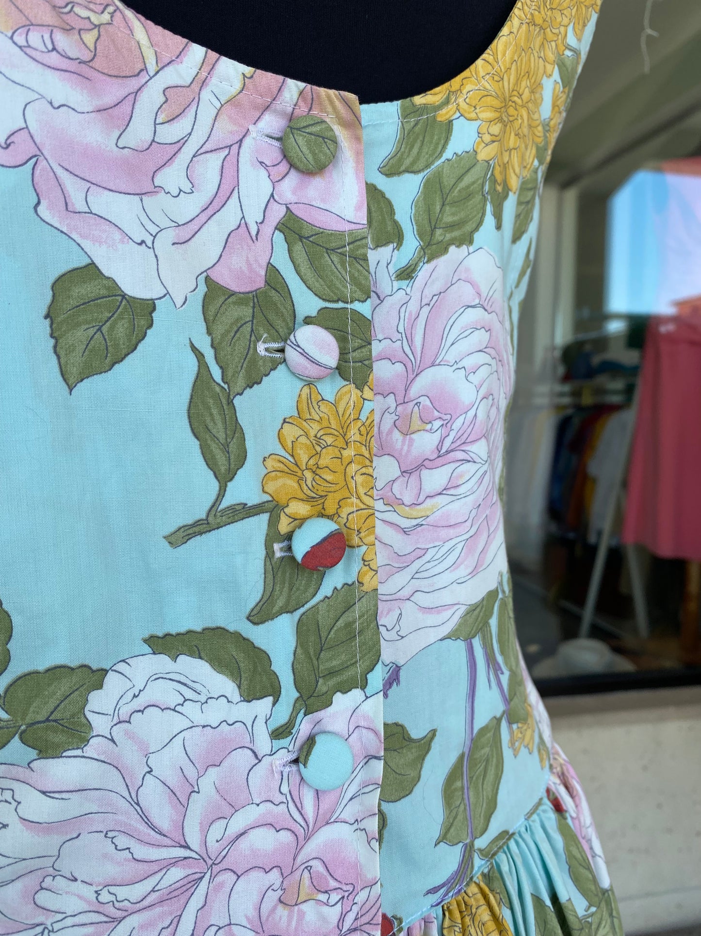 Abito anni ’80 con maxi rose e sottogonna in tulle – stile Dolce & Gabbana - TG. 42 circa