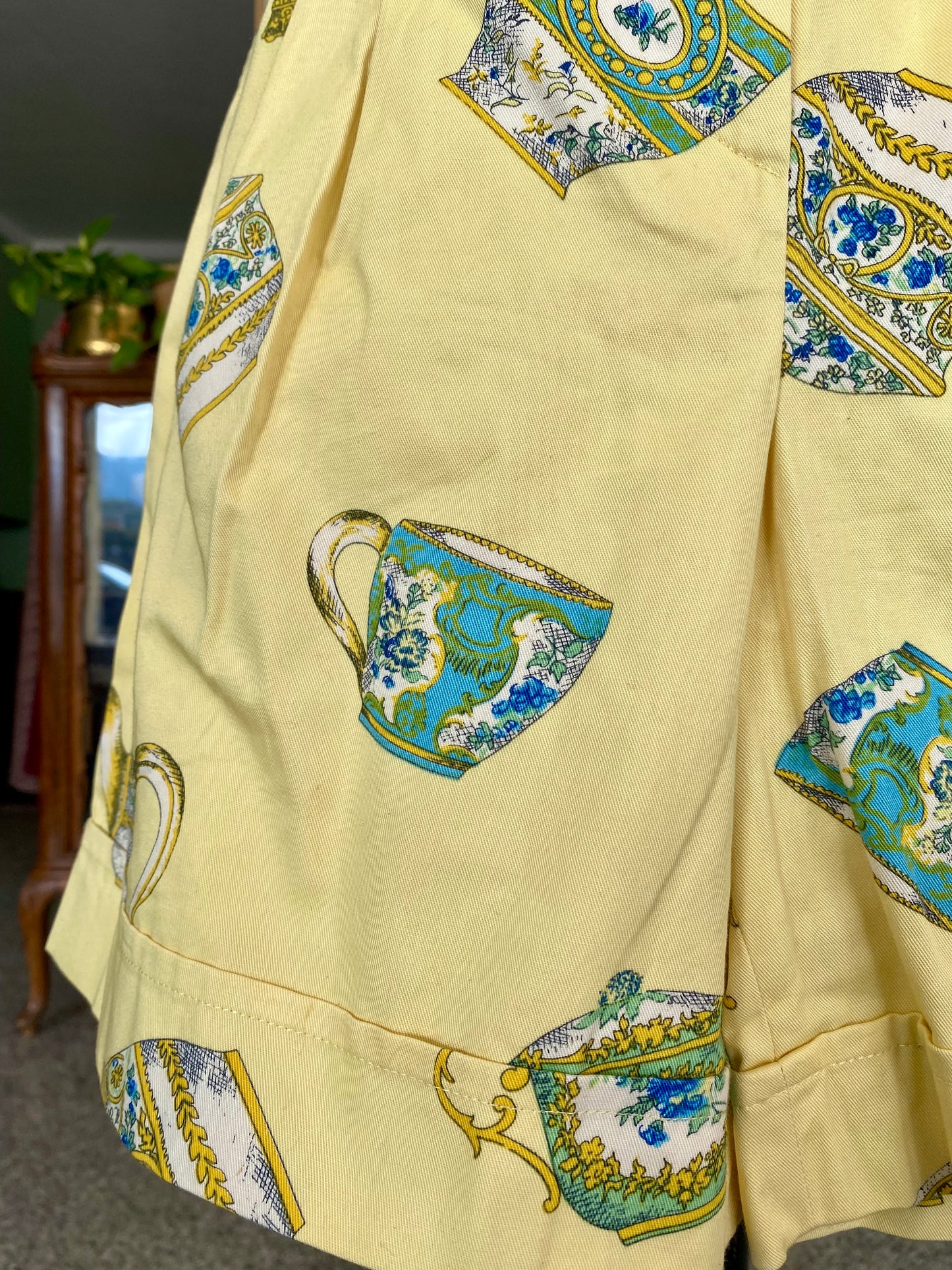 Pantaloncini anni ‘80 con tazzine di te - TG. 38