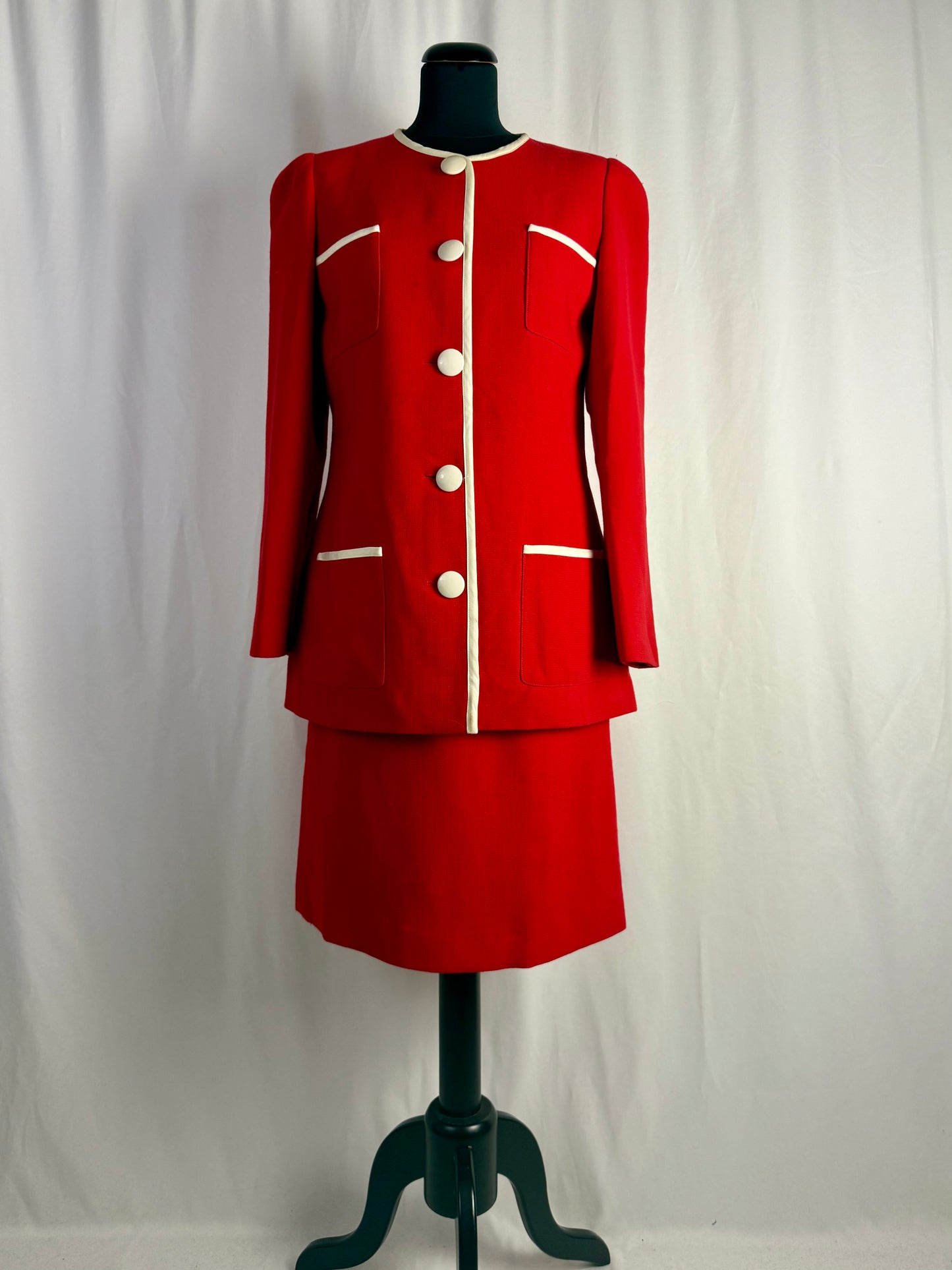 Tailleur anni ‘80 rosso con profili bianchi - TG. 40