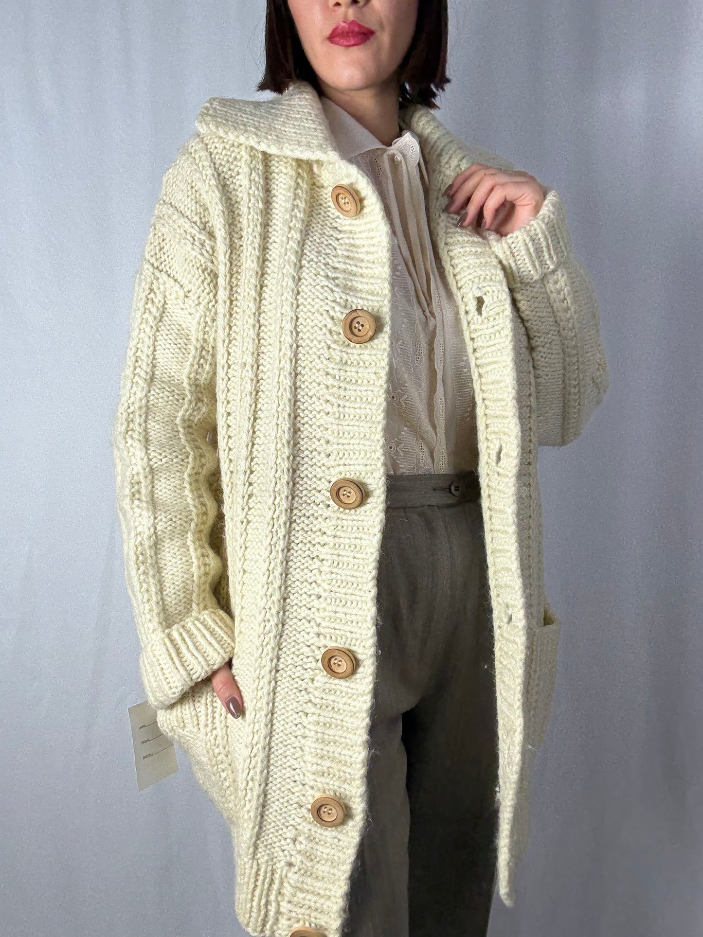 Cardigan Vintage Crema in Lana Grossa – Lavorazione a Treccia e Bottoni in Legno - TG. 44 - 48
