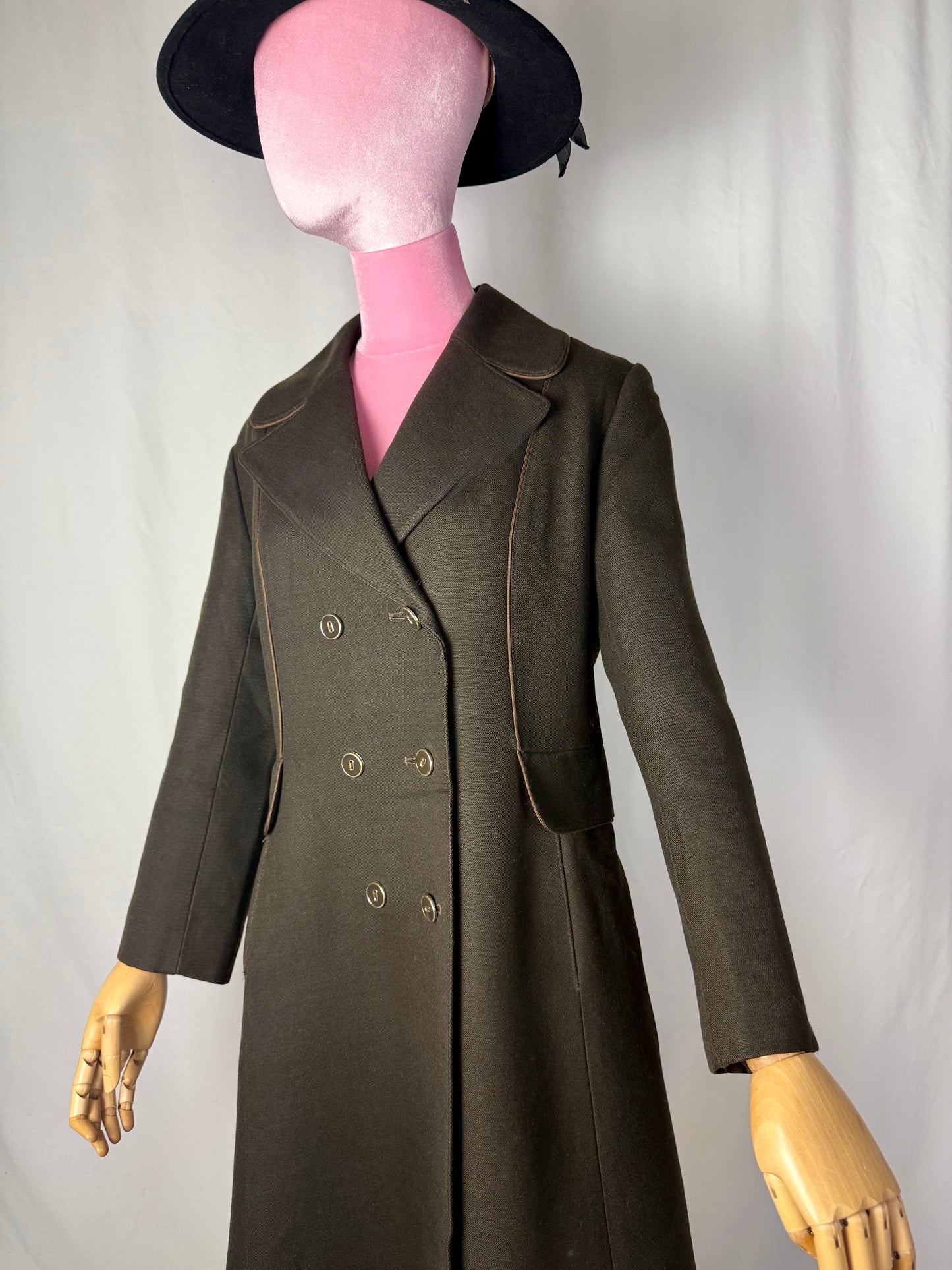 Cappotto anni ‘70 color marrone con profili a contrasto - TG. 42