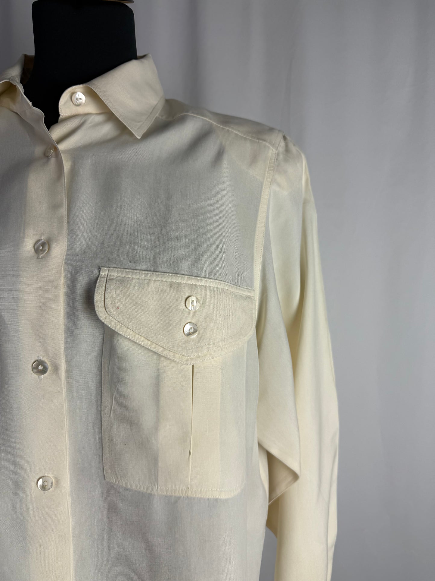 Camicia color burro in pura seta - TG. 44 circa