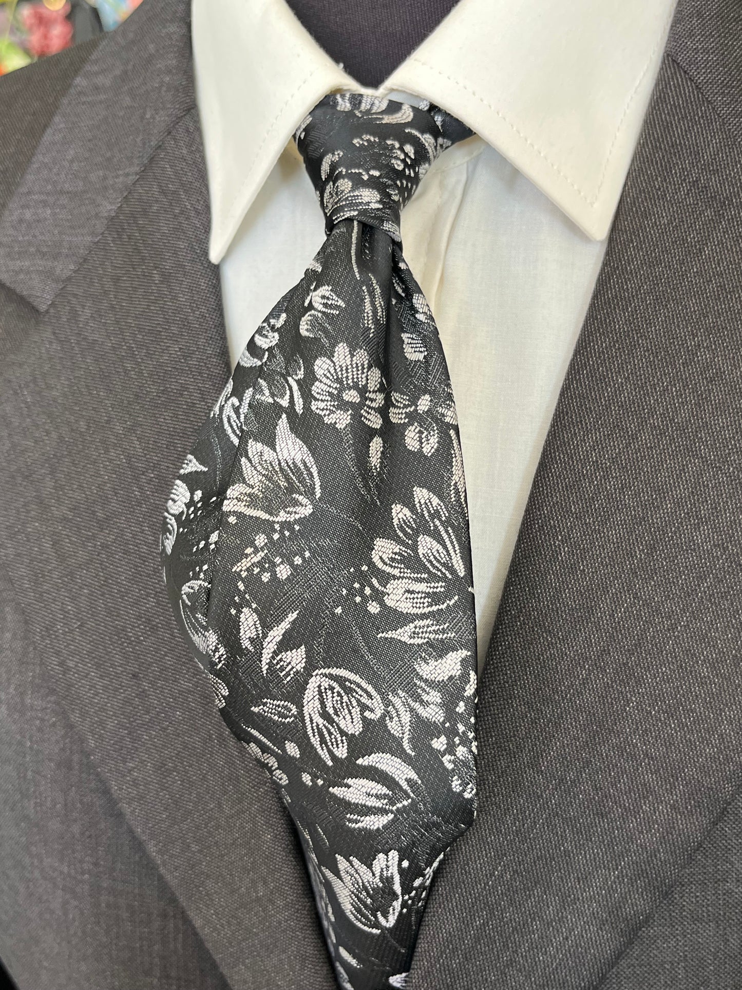 Cravatta anni ‘80 floreale