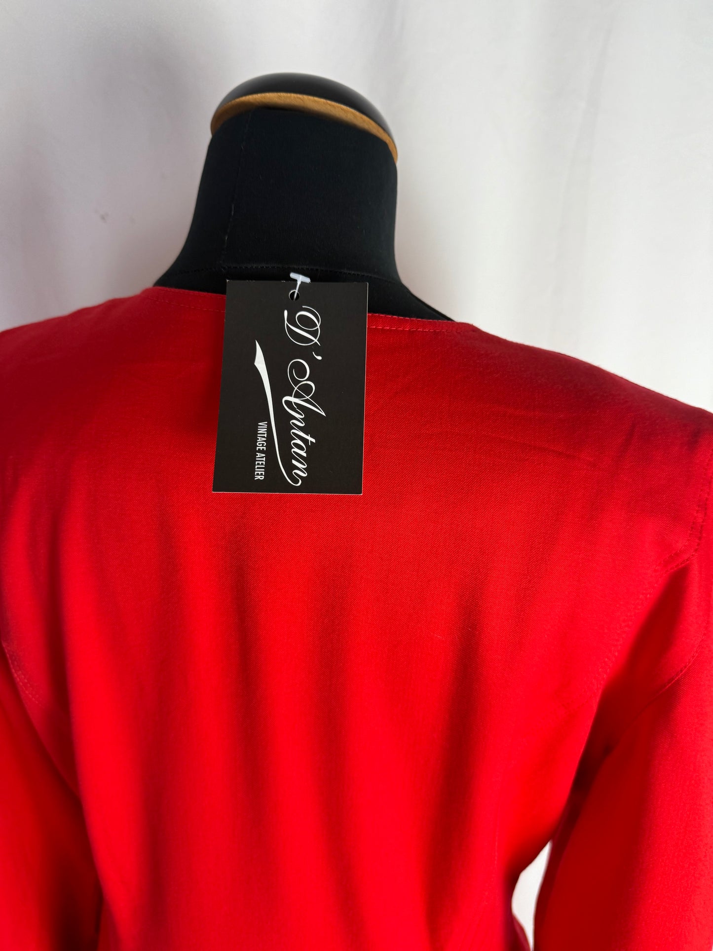 Abito anni ‘80 rosso in gabardine di lana con bottoni neri - TG. 46