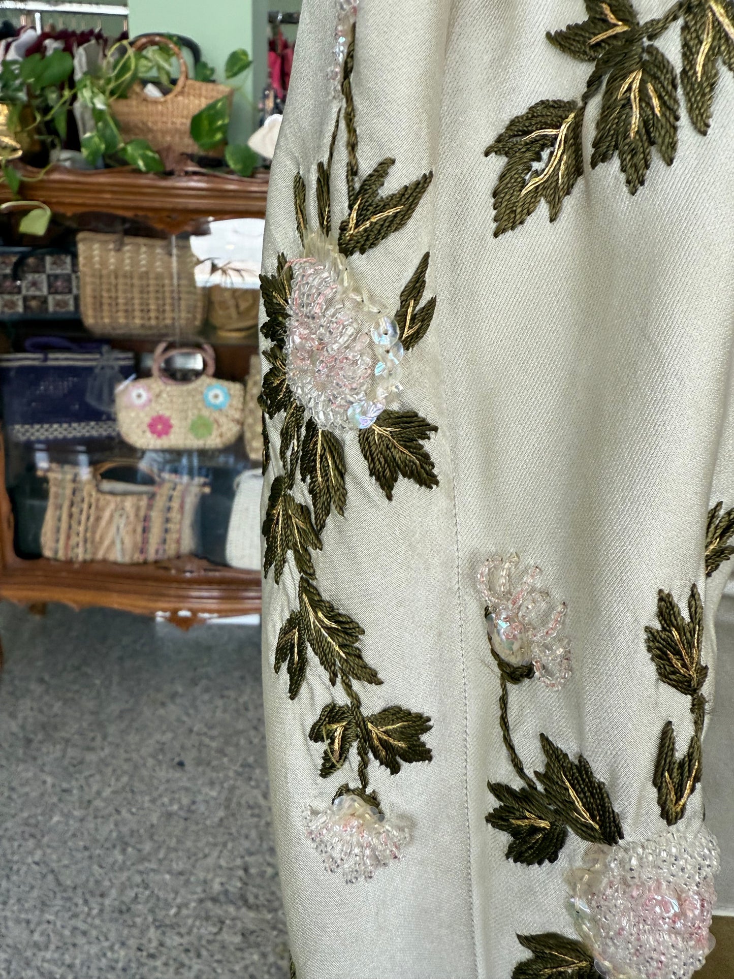 Abito anni ’50 in pura seta con ricamo floreale e decoro di perline - TG. 38