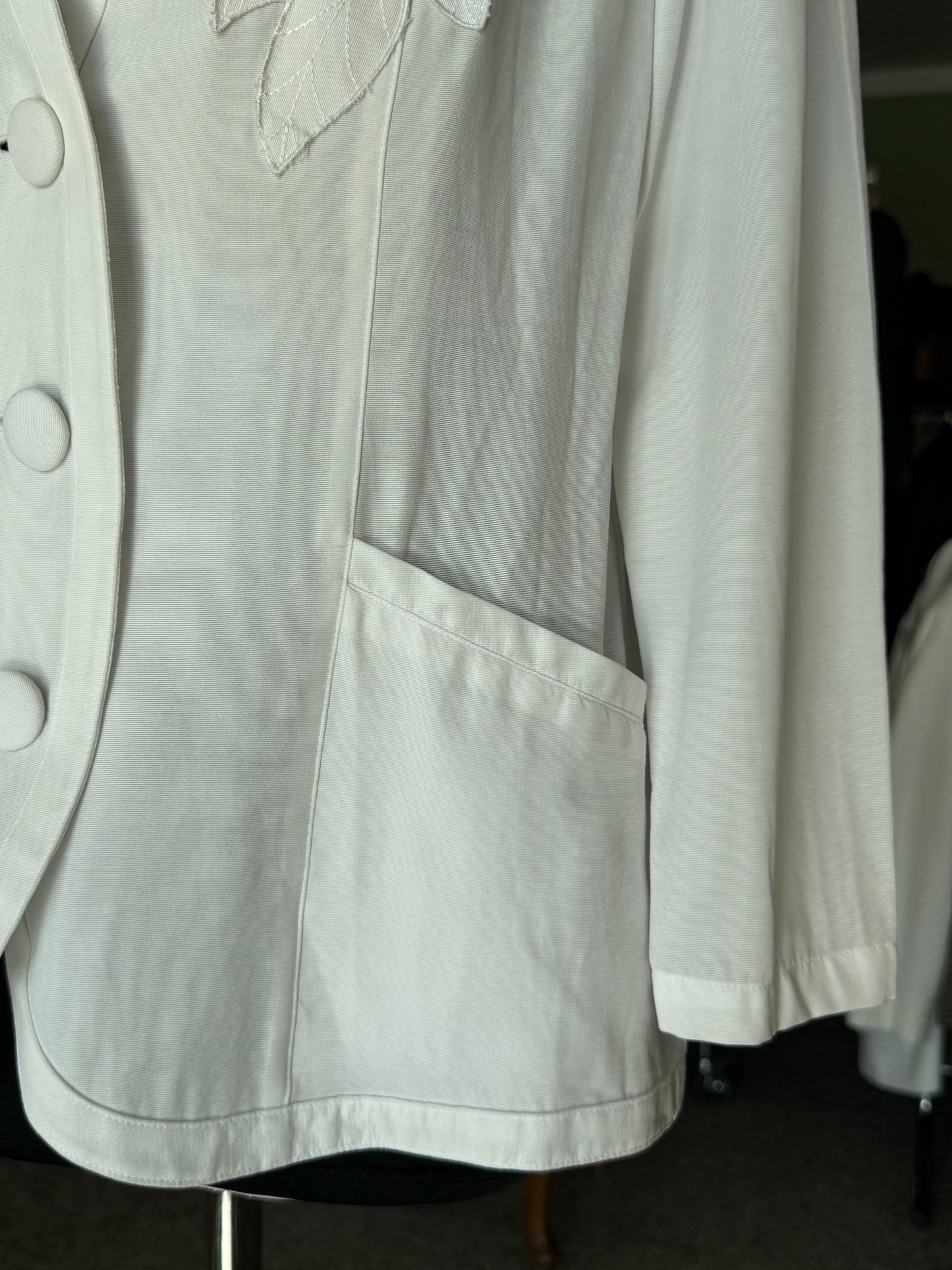 Giacca - camicia bianca anni ’80 con ricami floreali traforati- TG. 44