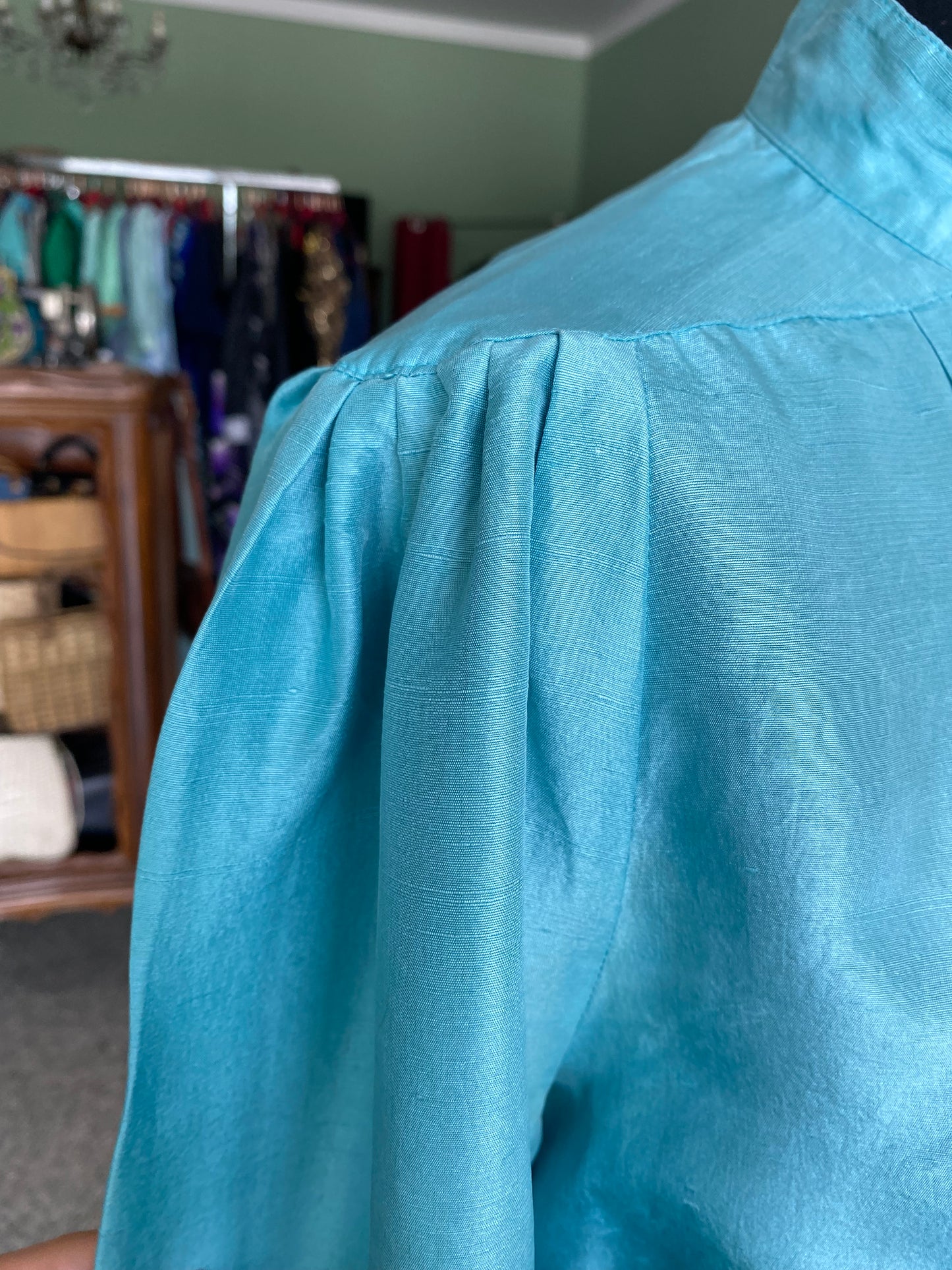 Abito Betty Barclay anni ’70 in pura seta azzurra con collo alla coreana - TG. 40/42