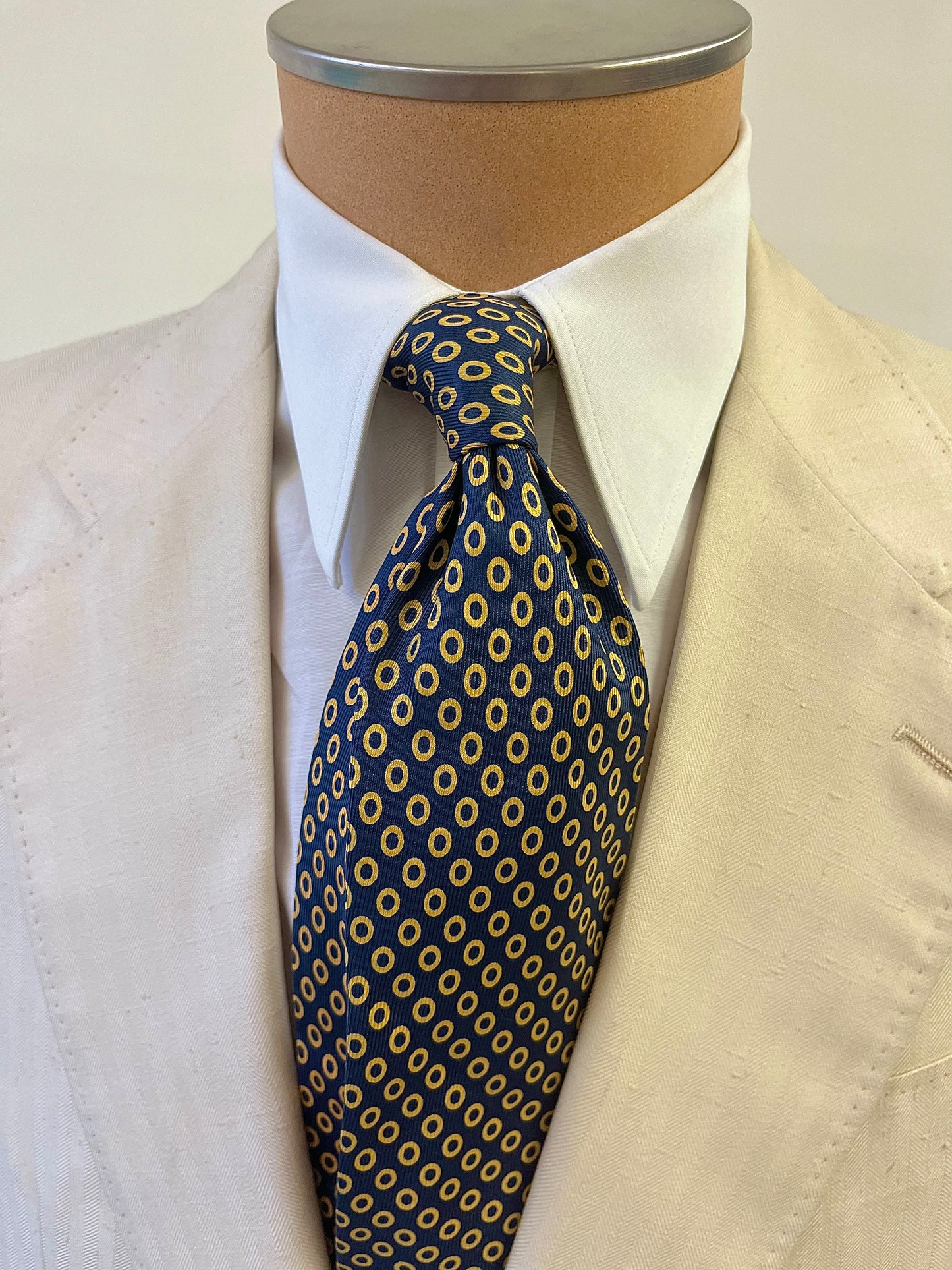 Cravatta anni ‘80 a cerchi