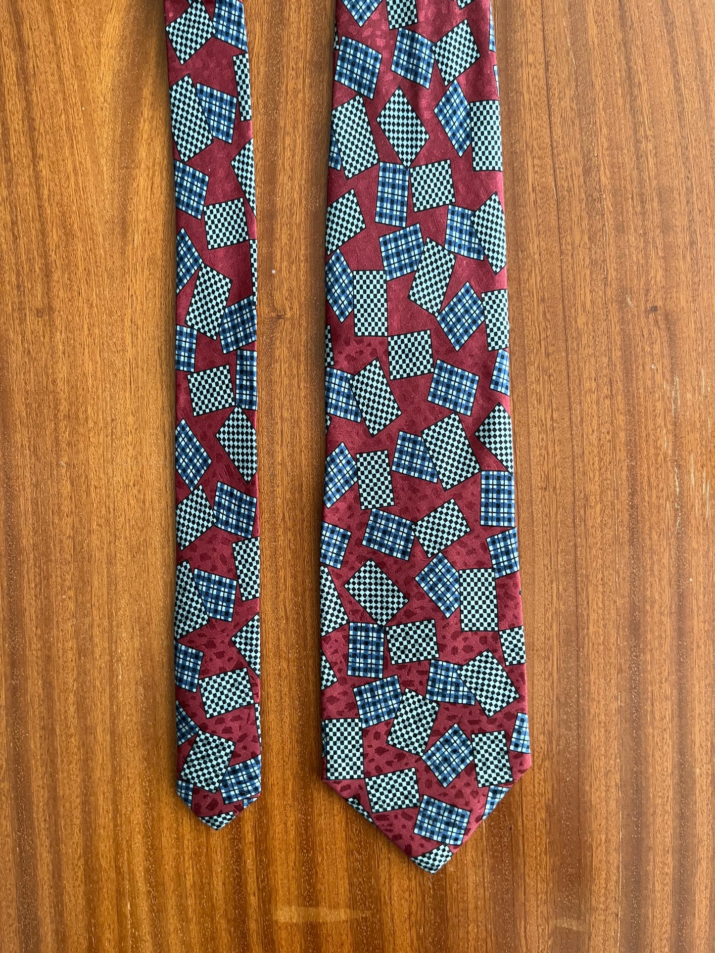 Cravatta borgogna fantasia geometrica